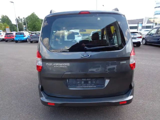 Ford Tourneo Courier view 5