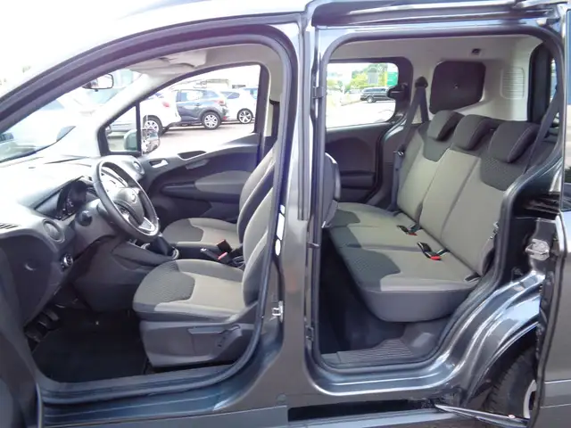 Ford Tourneo Courier view 8