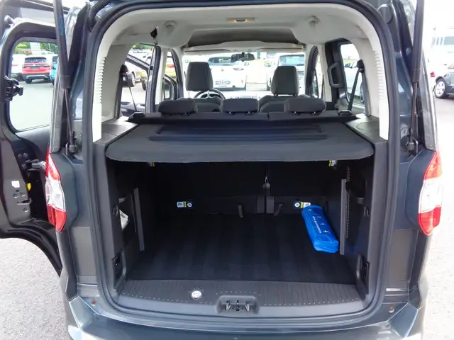 Ford Tourneo Courier view 9