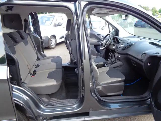 Ford Tourneo Courier view 10