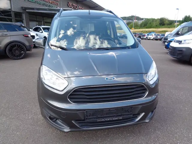 Ford Tourneo Courier view 2