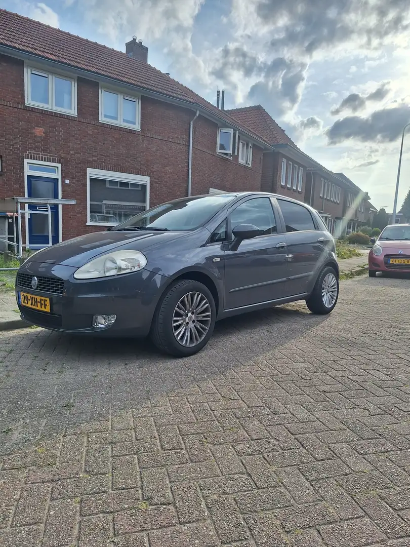 Fiat Punto 1.4 Dynamic Grijs - 1