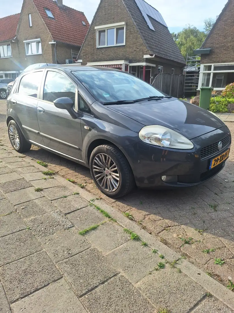 Fiat Punto 1.4 Dynamic Grijs - 2