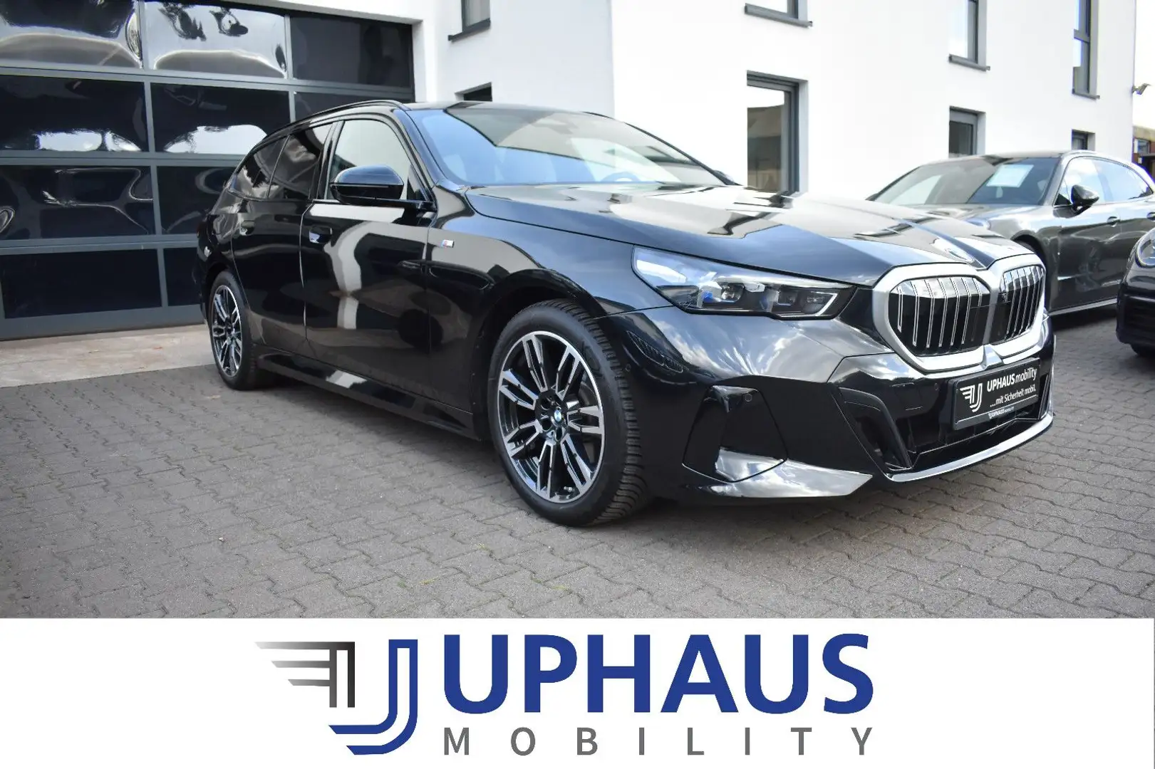 BMW 520 d Touring M Sport*Standhzg.*HUD*AHK*Harman Schwarz - 1