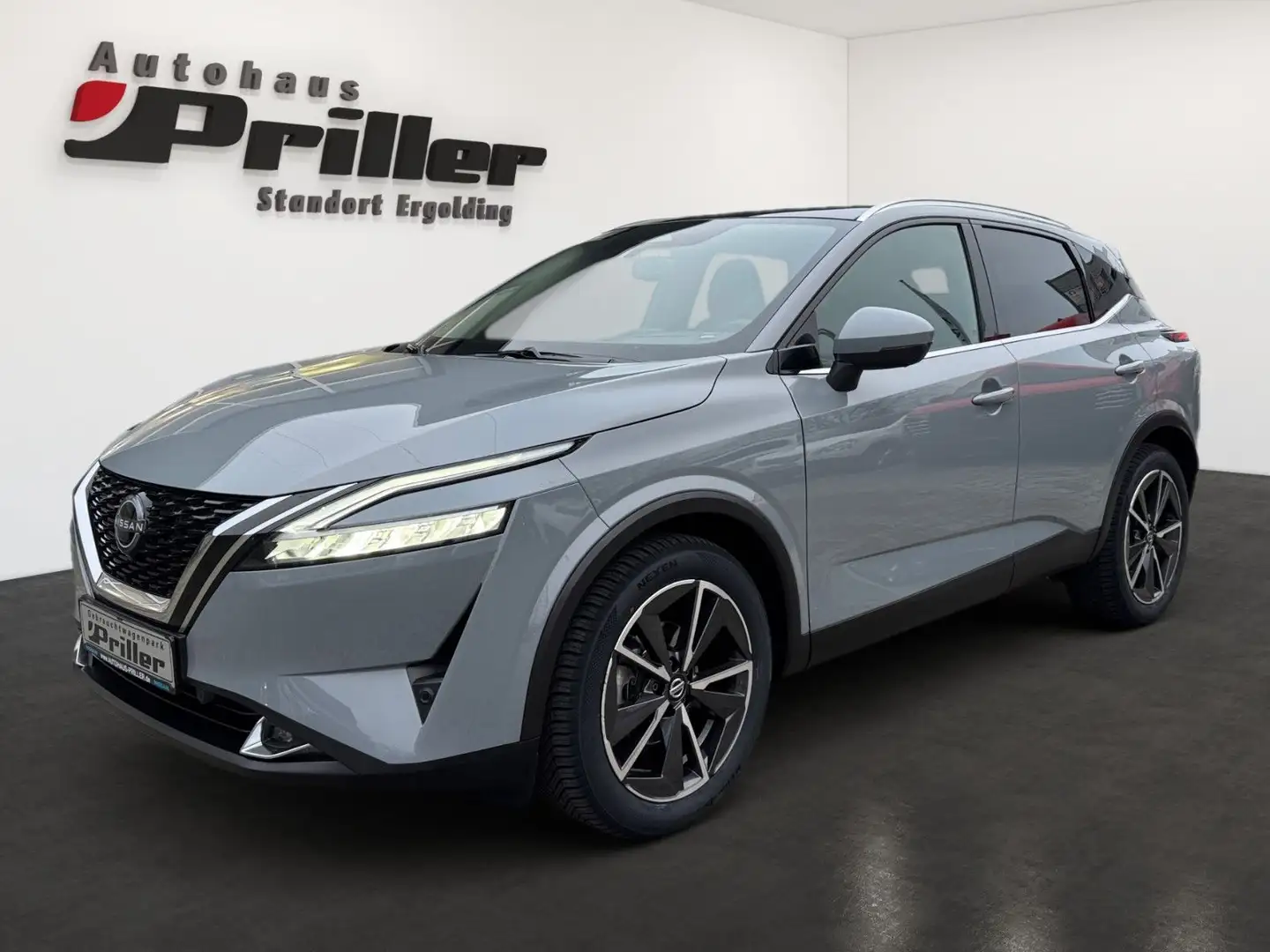 Nissan Qashqai 1.3 DIG-T N-Connecta *PANO/HUD/SHZ/LED* Grijs - 1