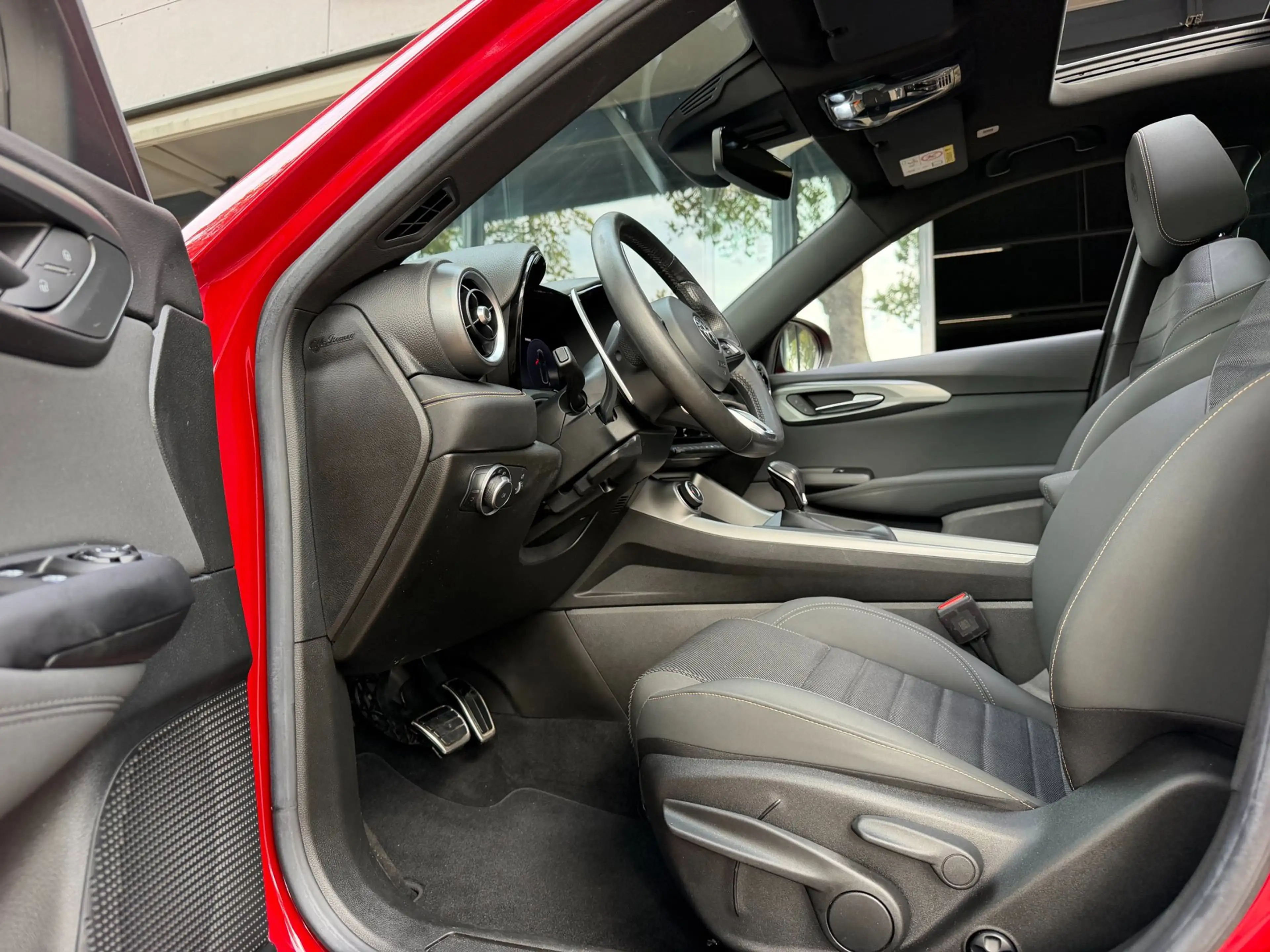 Alfa Romeo Tonale 1.5T Hybrid Ti|Pano|Nav|Alfa Rood|Trekhaak|1e Eige — photo 23