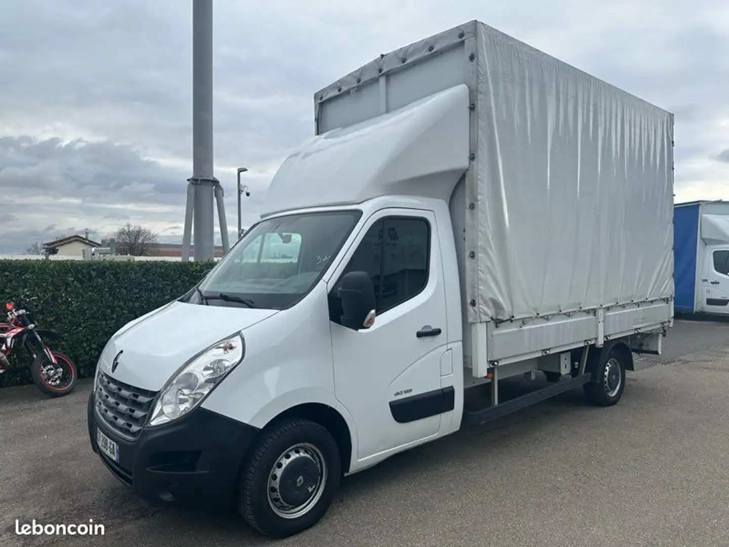 Renault Master 10990 ht caisse 24m3 savoyarde - 2