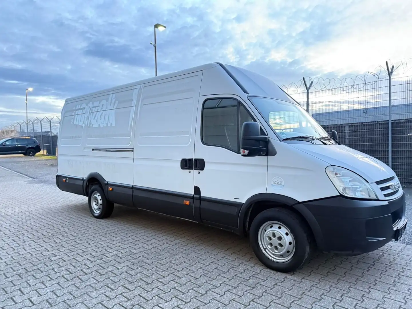 Iveco Daily 2.3L MAXI HOCH&LANG*TÜV NEU*210.000KM Weiß - 2