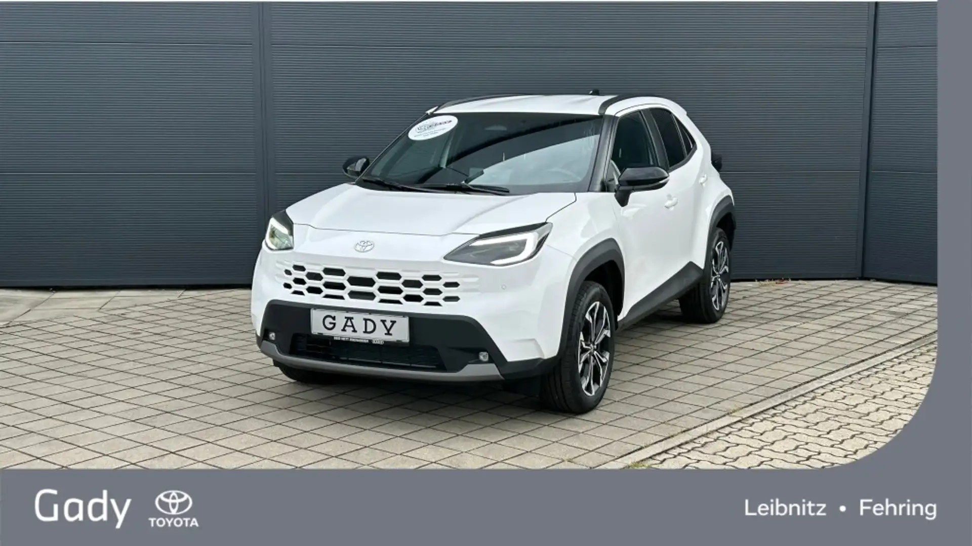 Toyota Yaris Cross 1,5 VVT-i Hybrid Teamplayer Aut. Weiß - 1