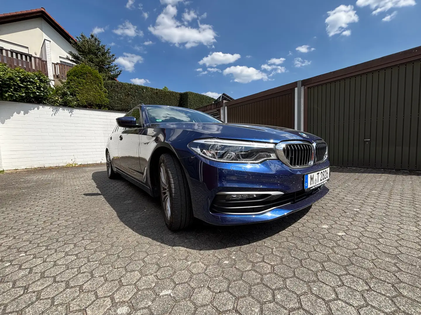 BMW 520 520i Touring Aut. Luxury Line HUD AHK Standheizung Blau - 2