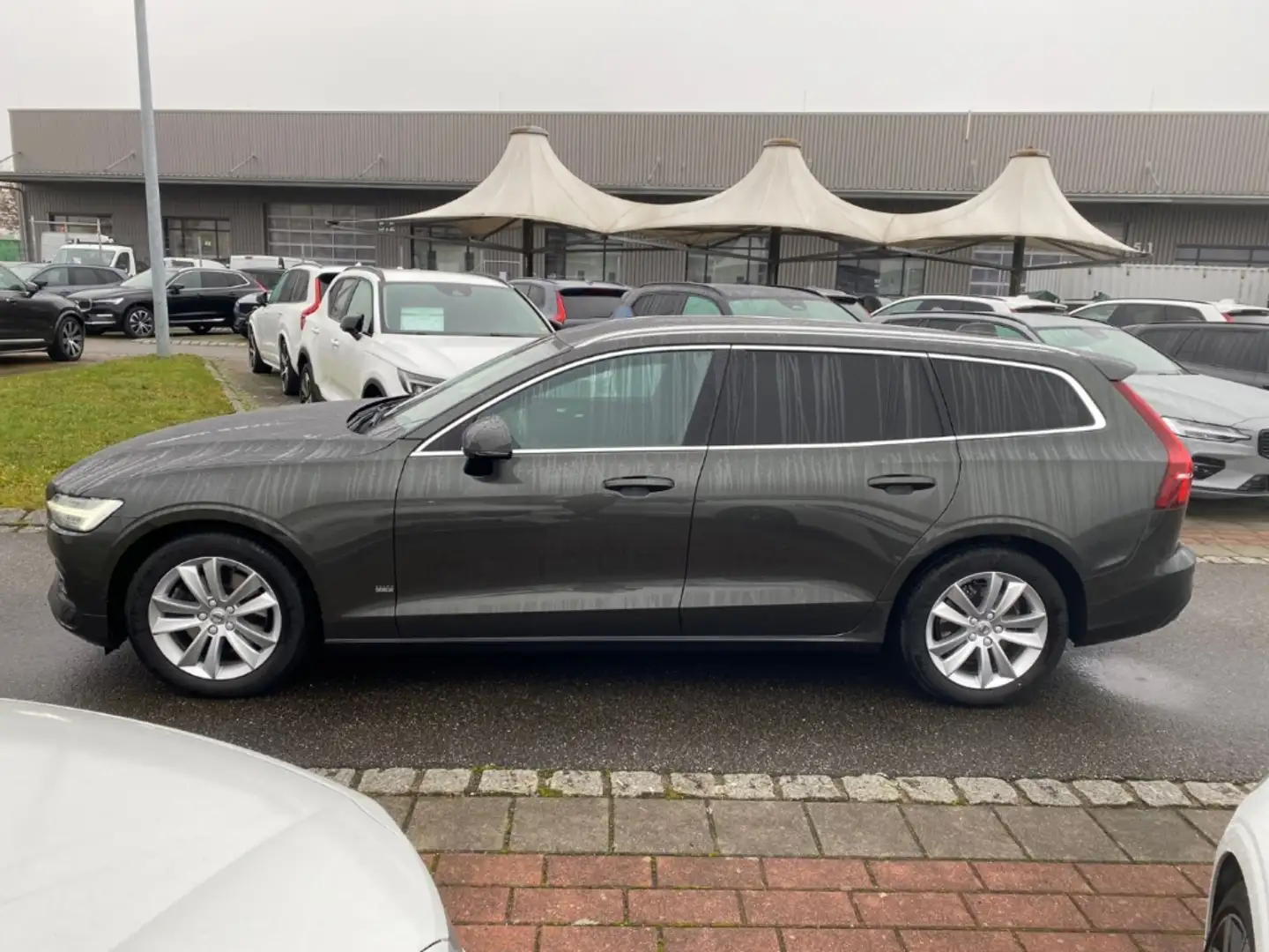Volvo V60 Momentum Pro B3 Benzin EU6d Navi Leder Digitales C Grau - 2