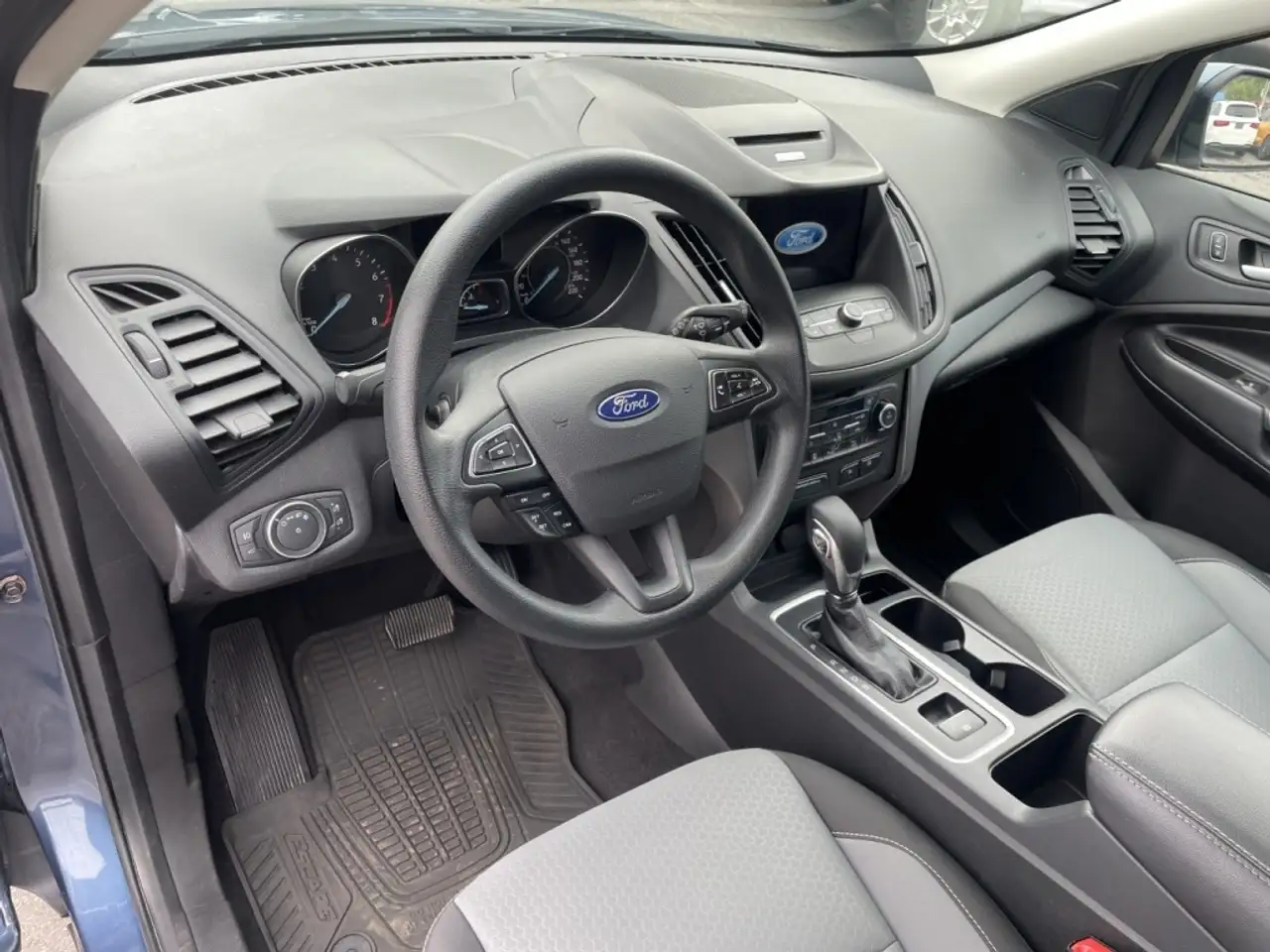 Ford Escape снимка Ford Escape