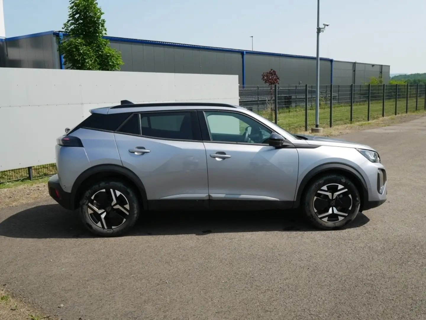 Peugeot 2008 ALLURE PureTech 1.2 100 PS MT6 NAVI KAMERA PDC Gris - 2