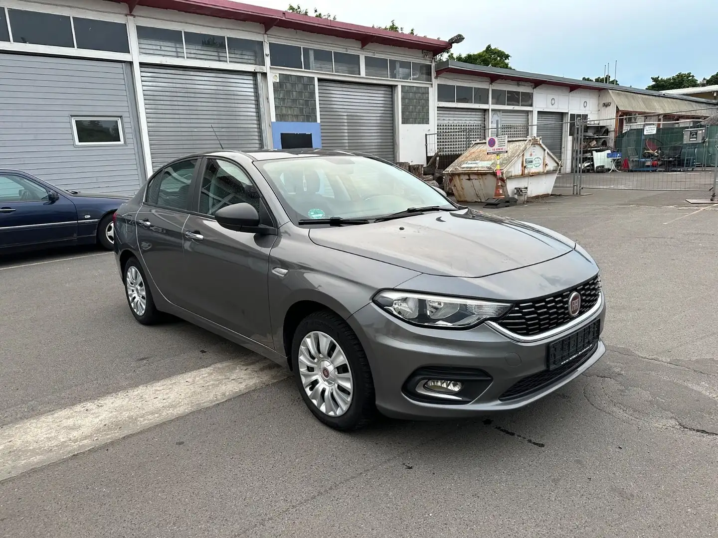 Fiat Tipo 1.6 MultiJet LOUNGE Grau - 1