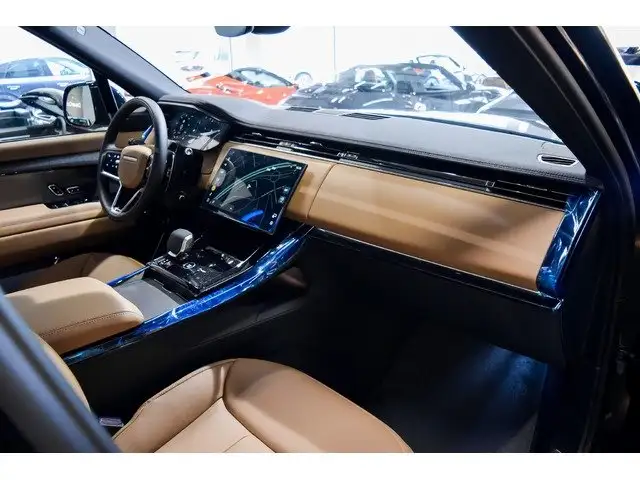 Land Rover Range Rover Sport view 4