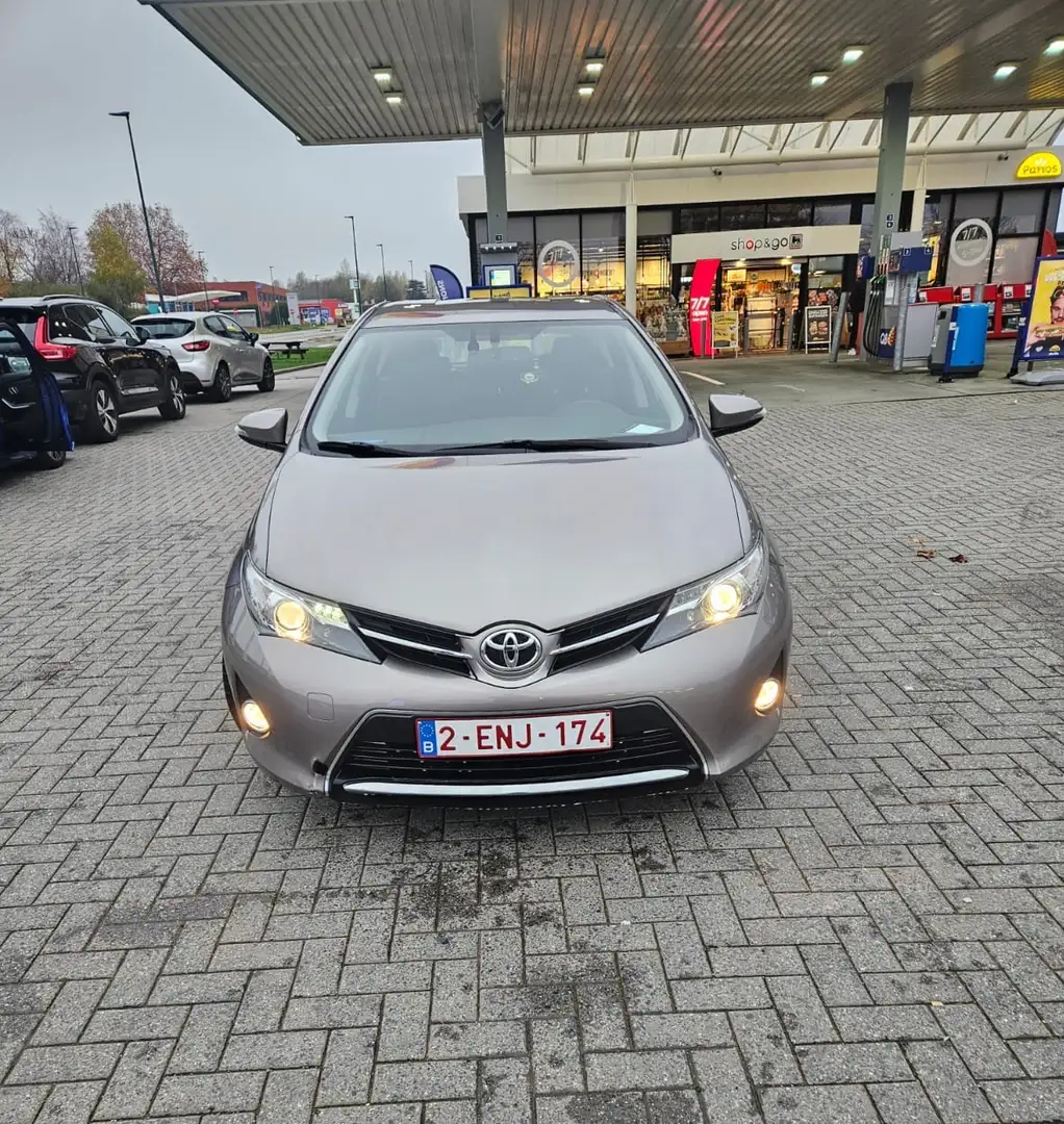 Toyota Auris 1.6 Valvematic Executive - 1