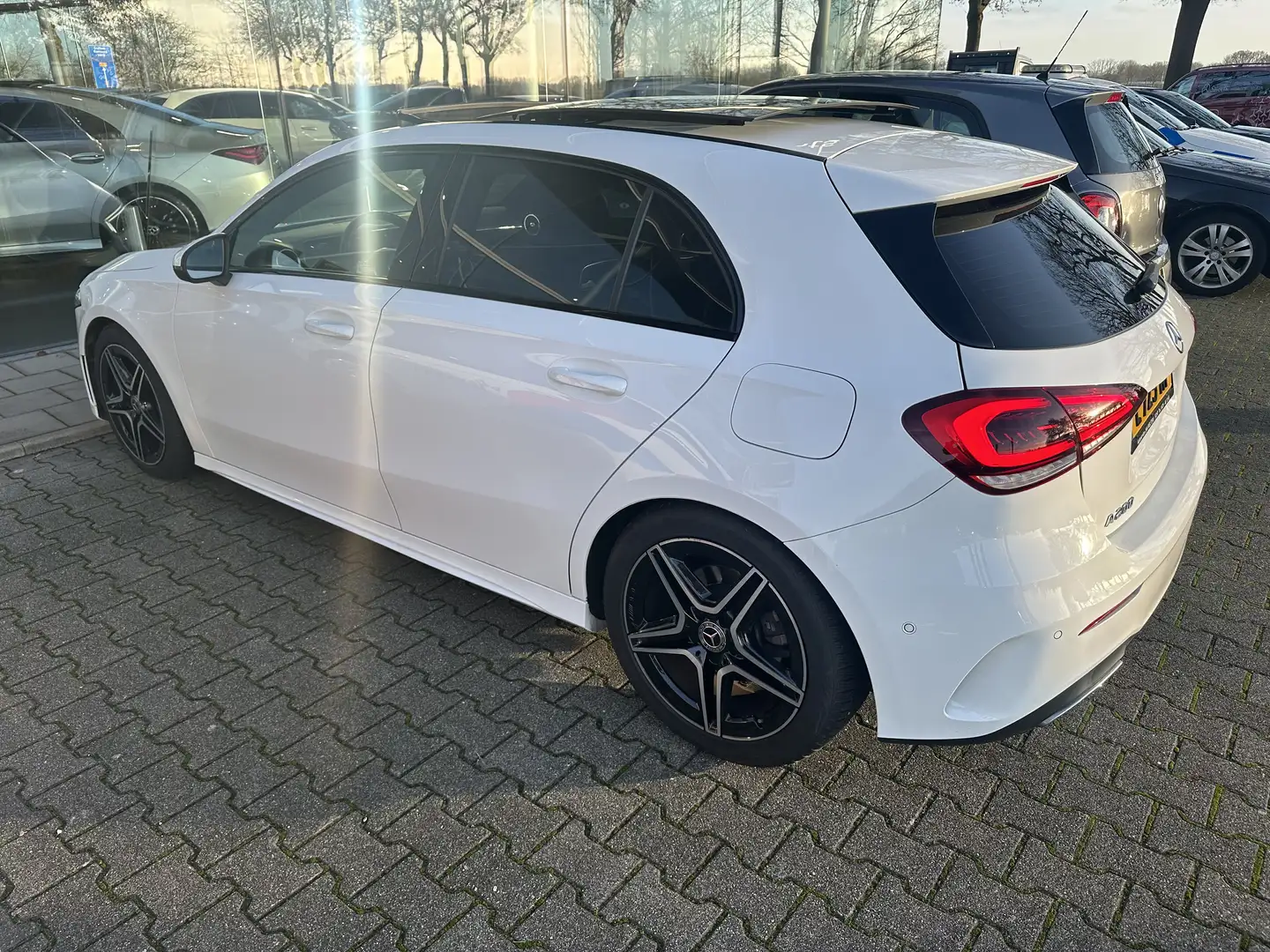 Mercedes-Benz A 200 AMG Line. AMG Grill Panorama Dak. Wit - 2
