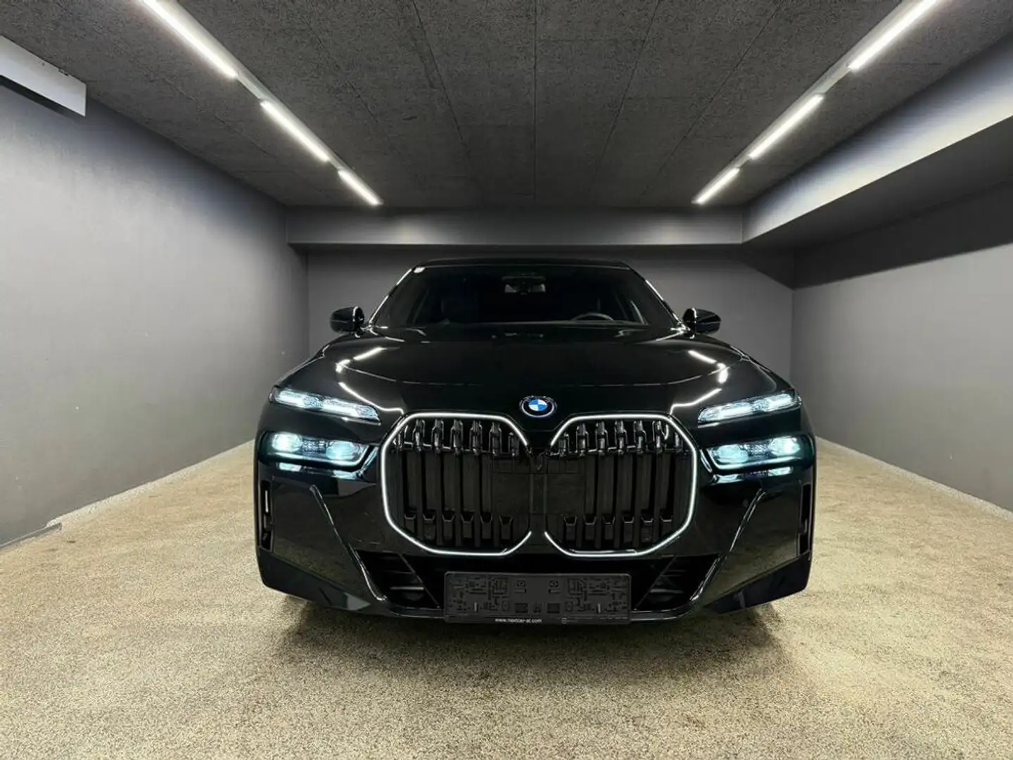 BMW 750 e xDrive M Sport Schwarz - 2