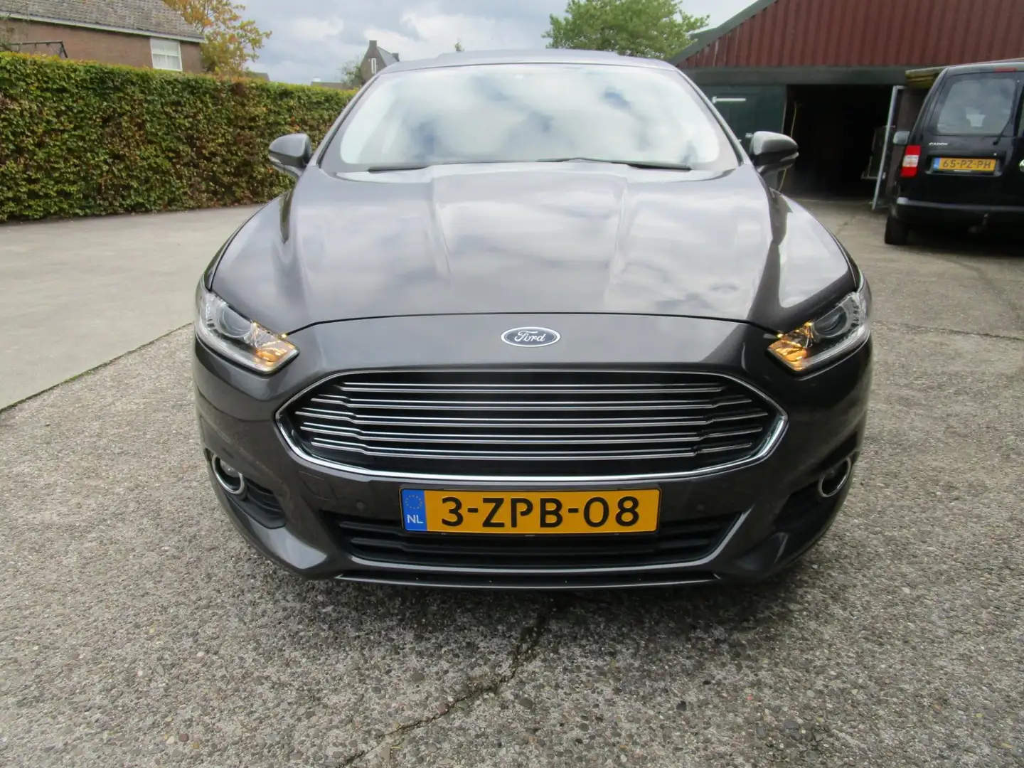 Ford Mondeo Wagon 1.5 Trend pano,clima trekhaak, lm, mooi Grijs - 2