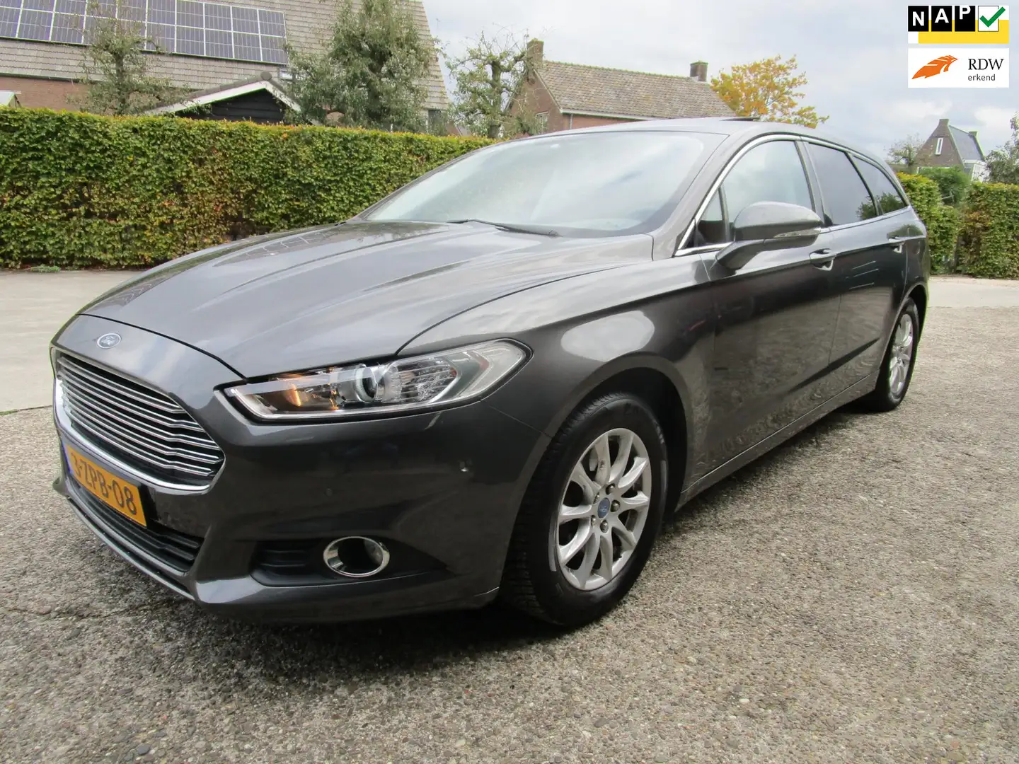 Ford Mondeo Wagon 1.5 Trend pano,clima trekhaak, lm, mooi Grijs - 1