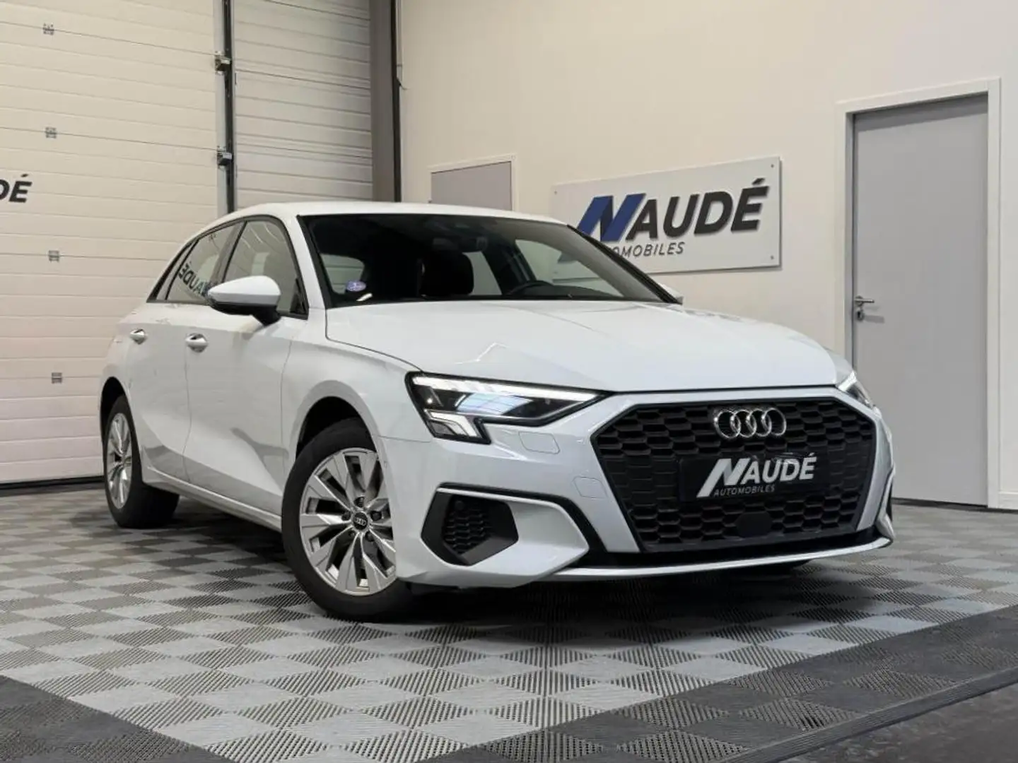 Audi A3 8Y Sportback 1.4 40 TFSI e 204 CH S-Tronic 6 PHEV Blanc - 1