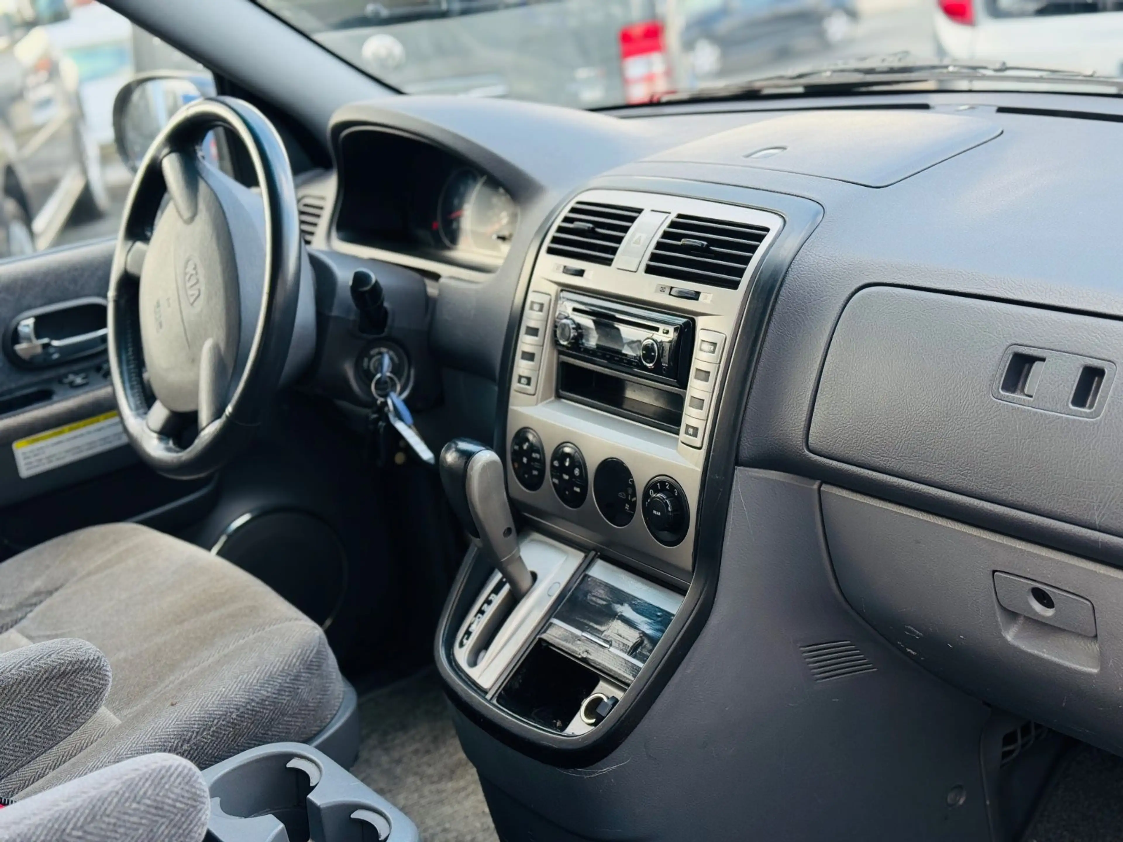 Kia Carnival II Behindertengerecht-Rampe — photo 13
