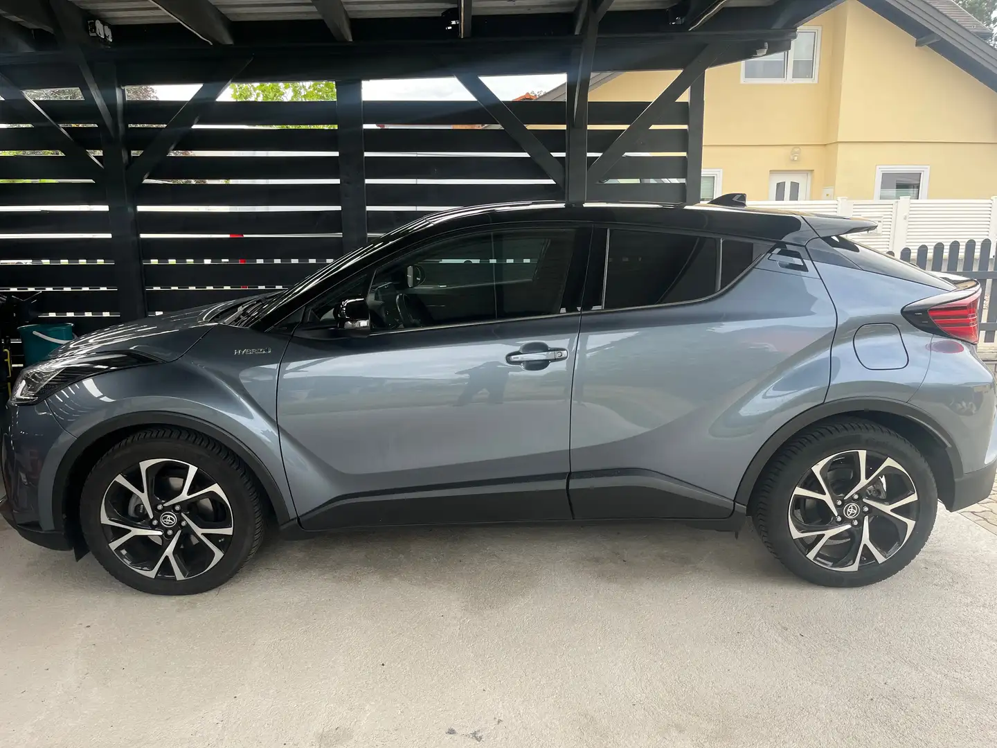 Toyota C-HR C-HR 1,8 Hybrid club Grau - 1