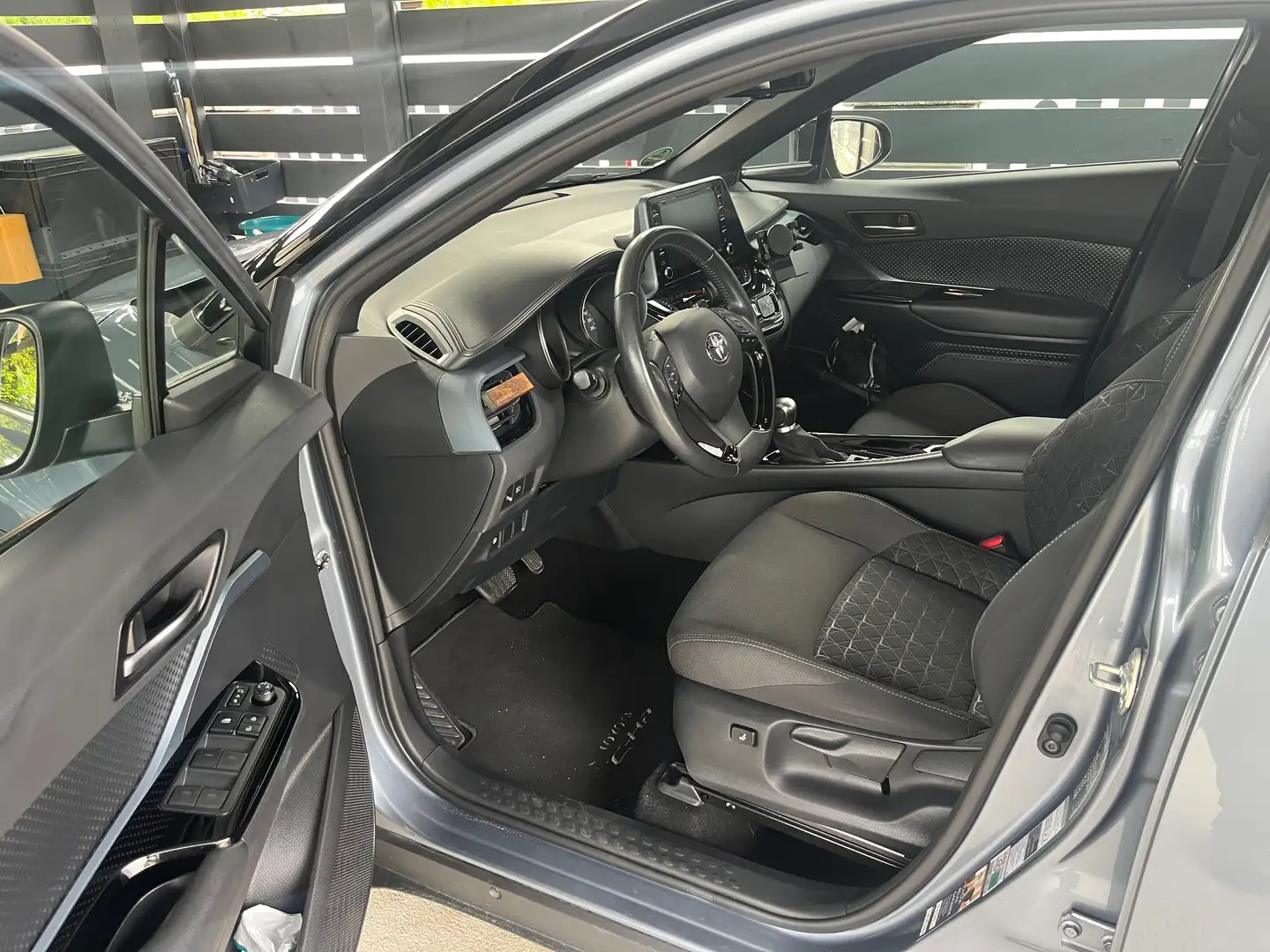 Toyota C-HR C-HR 1,8 Hybrid club Grau - 2