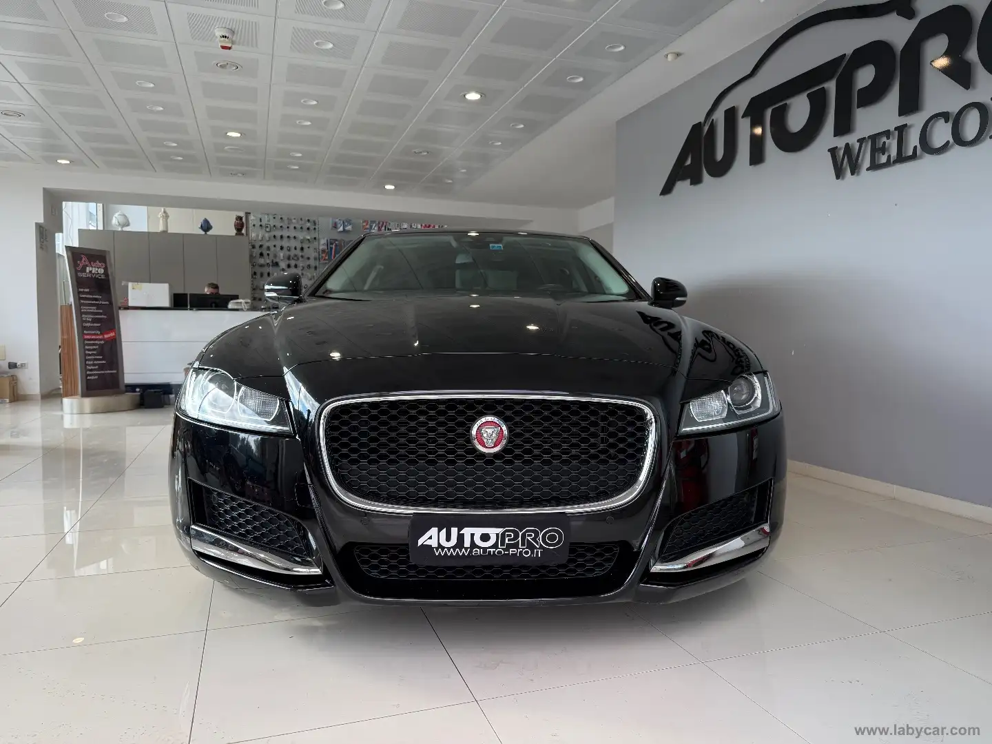 Jaguar XF 2.0 D 180 CV aut. Pure Nero - 1