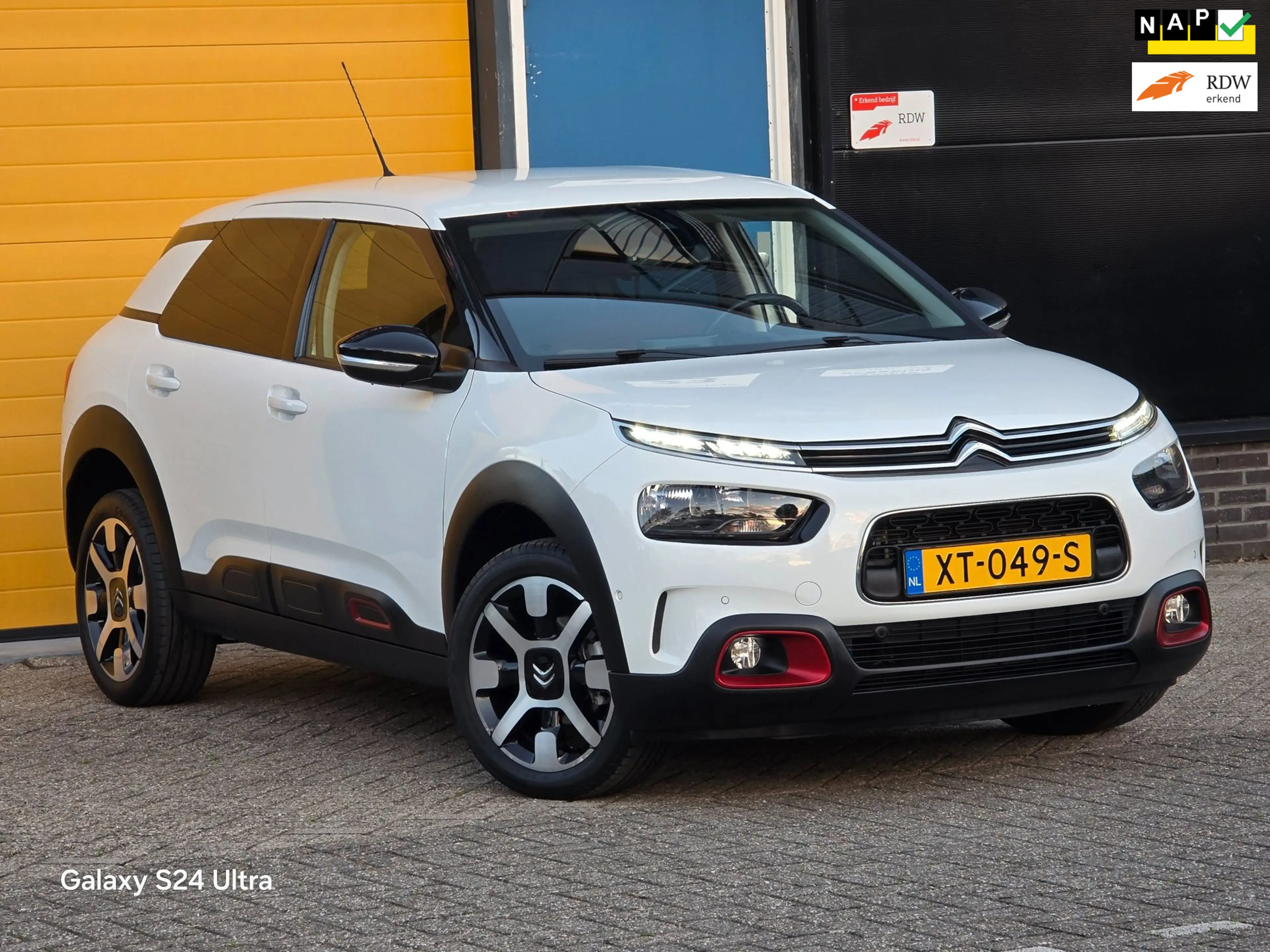 Citroen C4 Cactus 1.2 PureTech Shine / NAP / Camera / Airco / Elek P