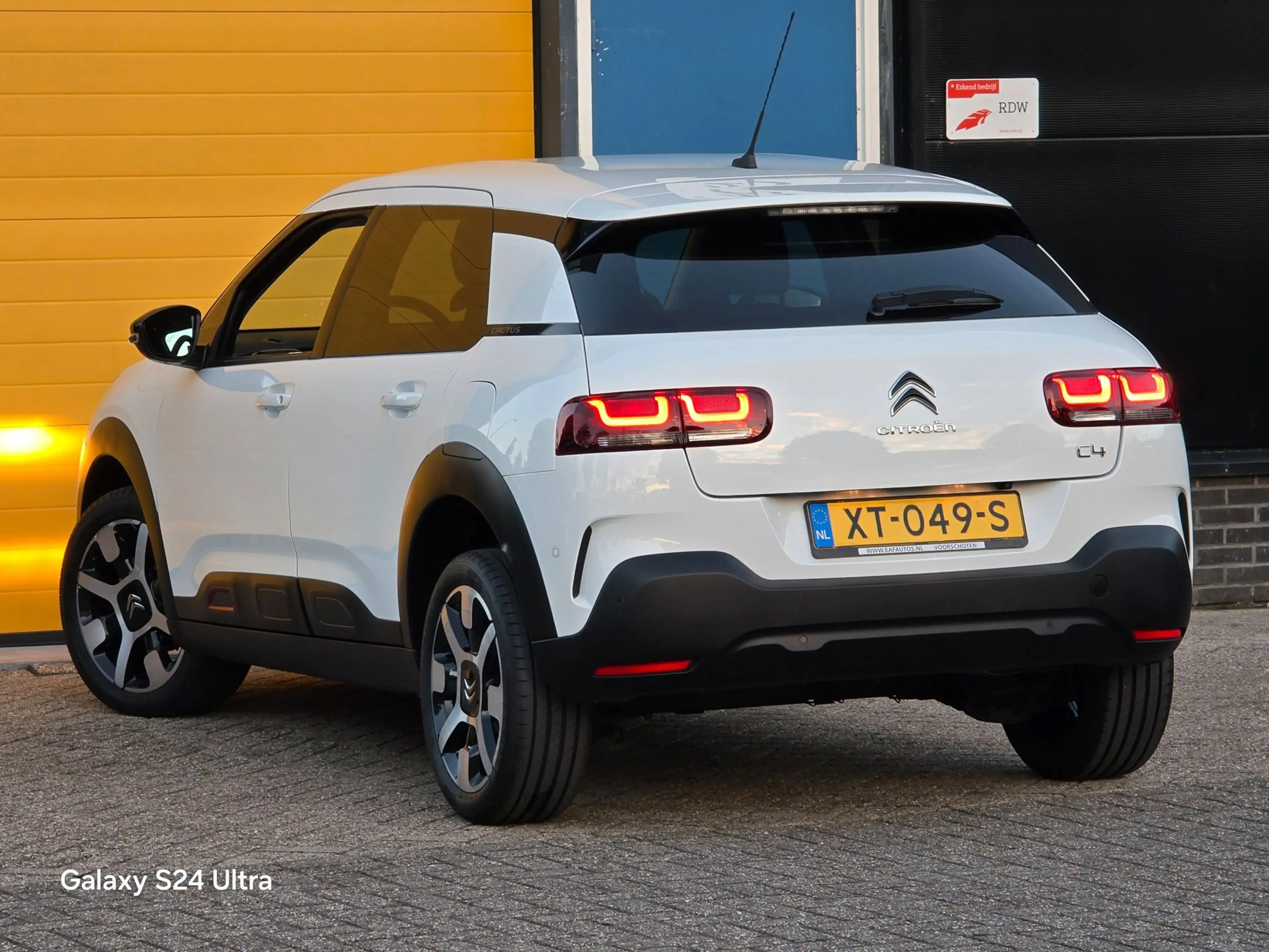 Citroen C4 Cactus 1.2 PureTech Shine / NAP / Camera / Airco / Elek P — photo 2