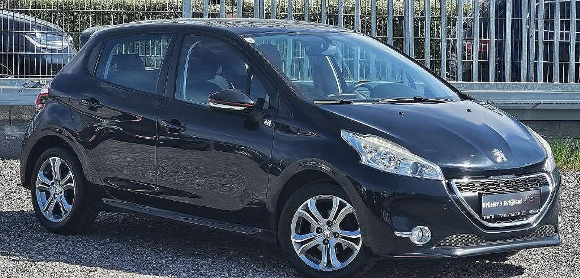 Peugeot 208 Active 1,2 VTi 82 Fekete - 2