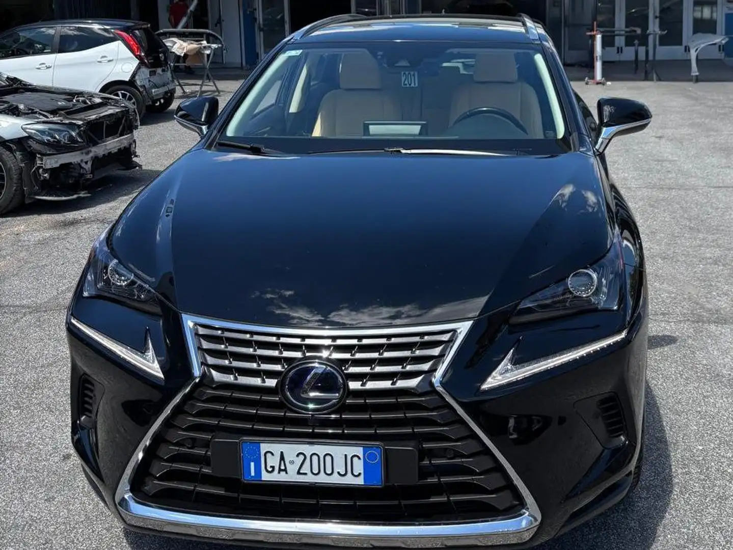 Lexus NX 300 NX I 2018 300h 2.5 Business 4wd cvt Чёрный - 1