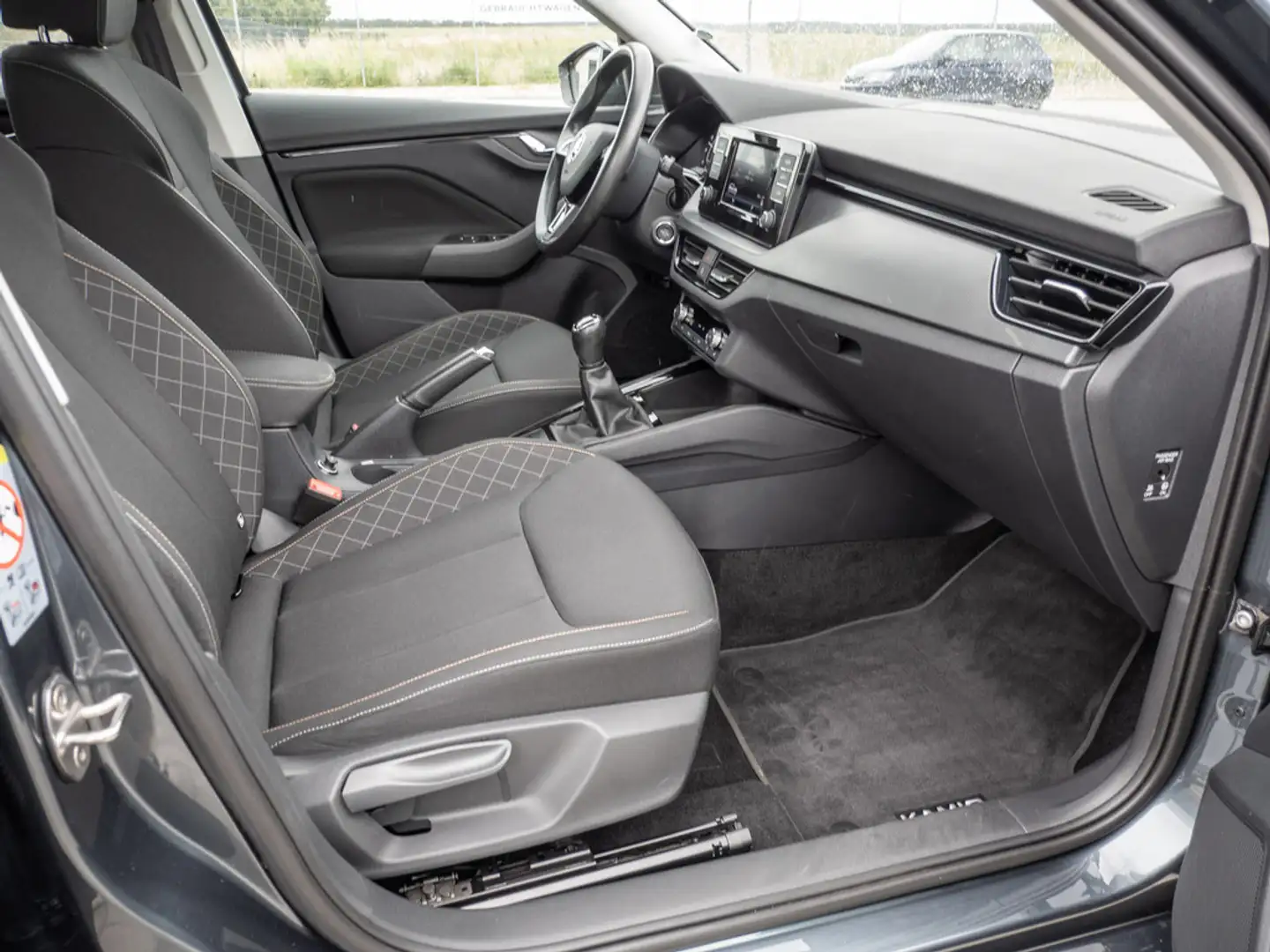 Skoda Kamiq Ambition, 1,0l TSI, 70kW 95PS, 5-Gang-Sc Grijs - 2
