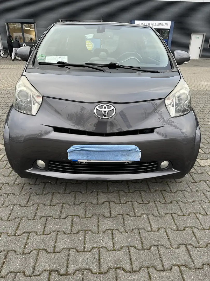 Toyota iQ + + Toyota IQ 1.3 Keyless Automatik Grau - 1