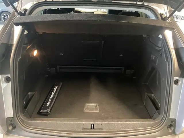 Peugeot 3008 view 9