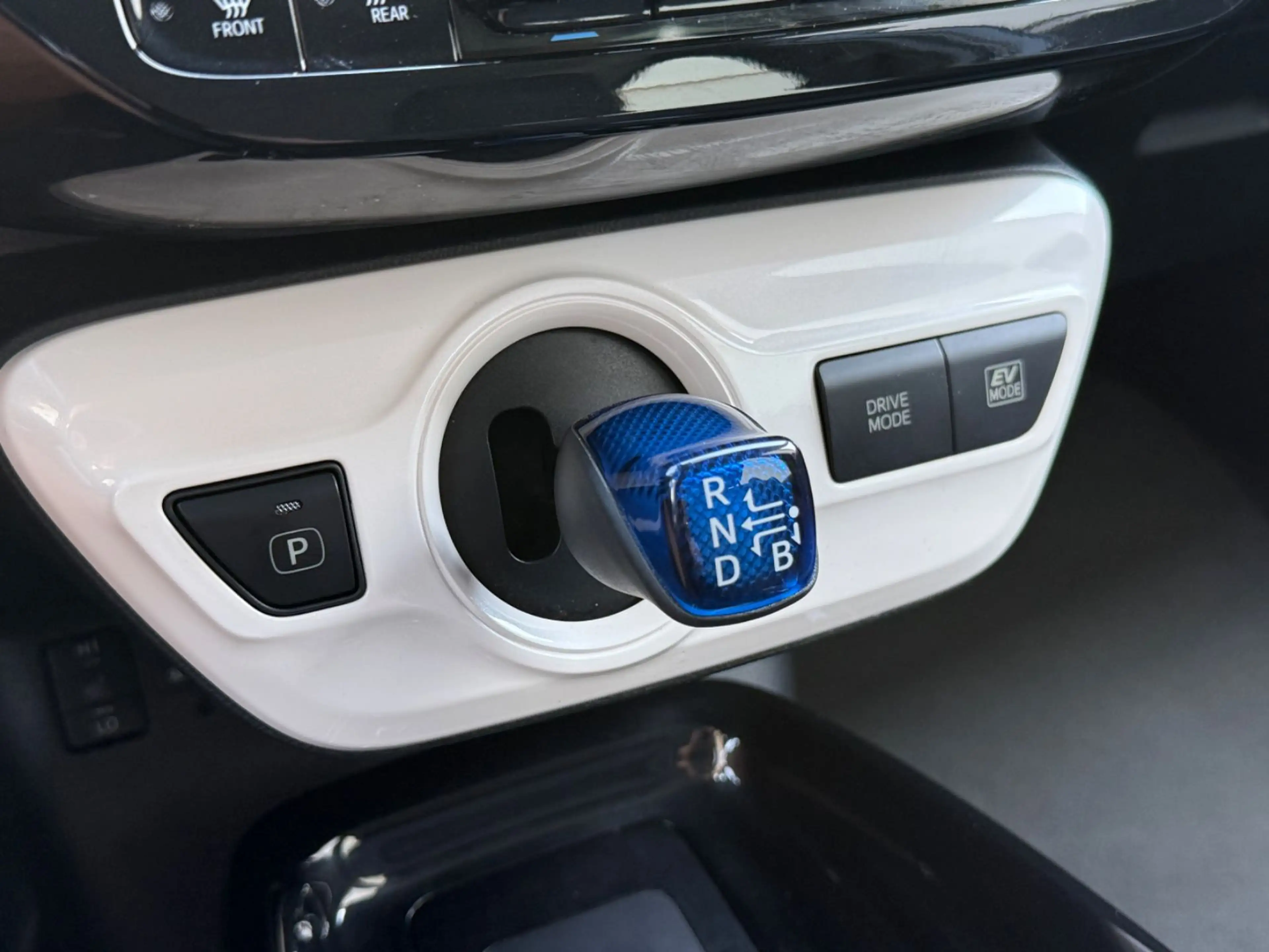 Toyota Prius Executive HUD/SHZ/Navi/Rückfahrkamera — photo 14