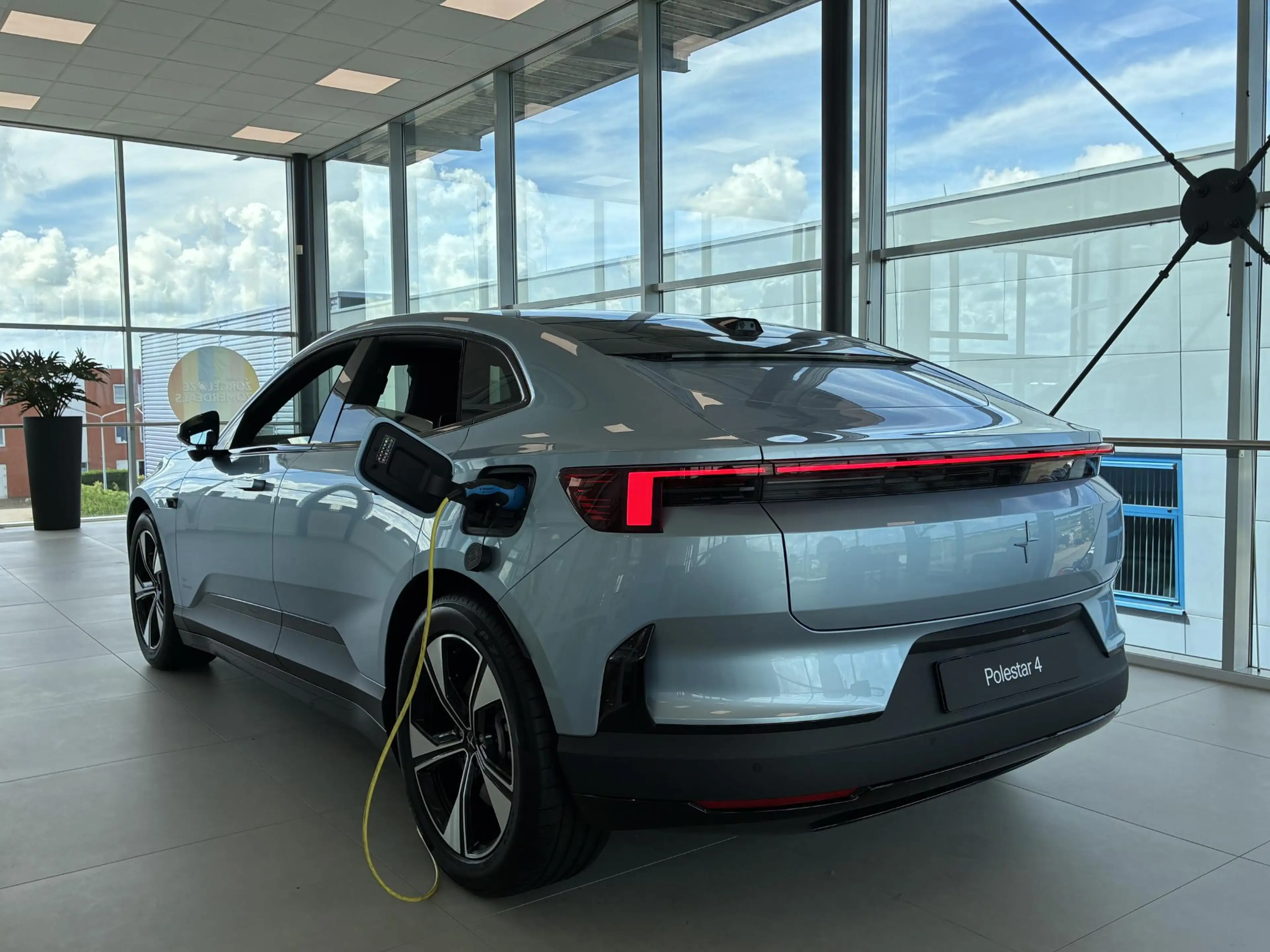 Polestar 4 Long Range Dual motor Plus 100 kWh Long range dual — photo 3