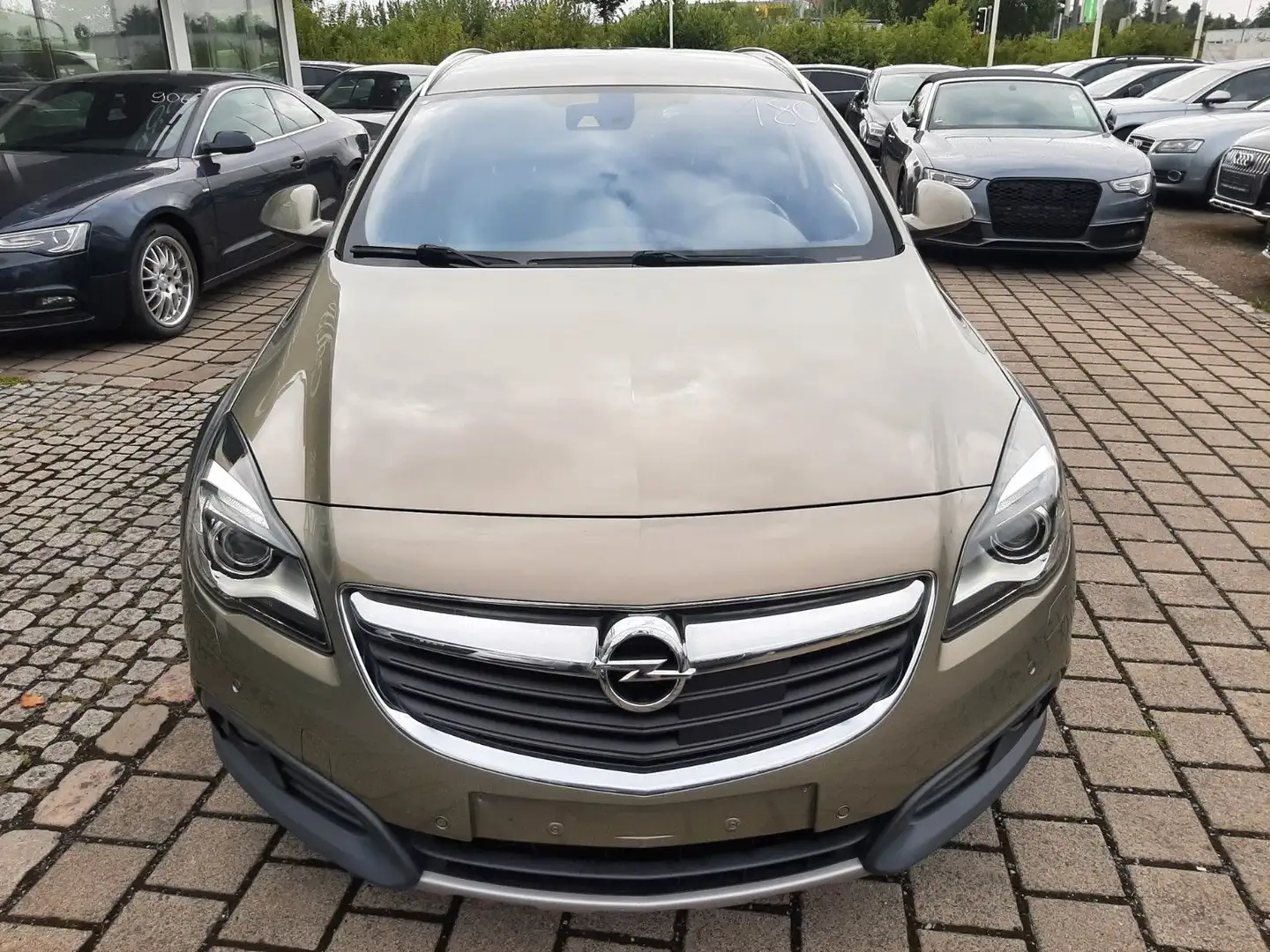 Opel Insignia Insignia A Country Tourer 4x4 1.Hand Xenon Navi bež - 2