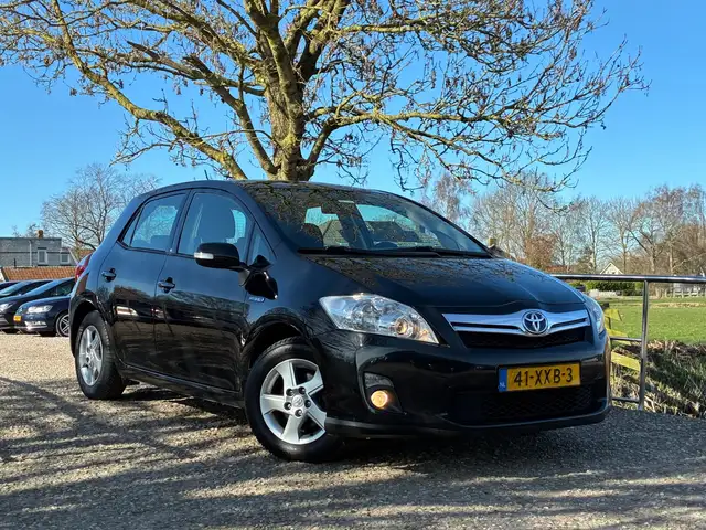 Toyota Auris 1.8 Full Hybrid Business | Cruise + Clima nu € 4.9