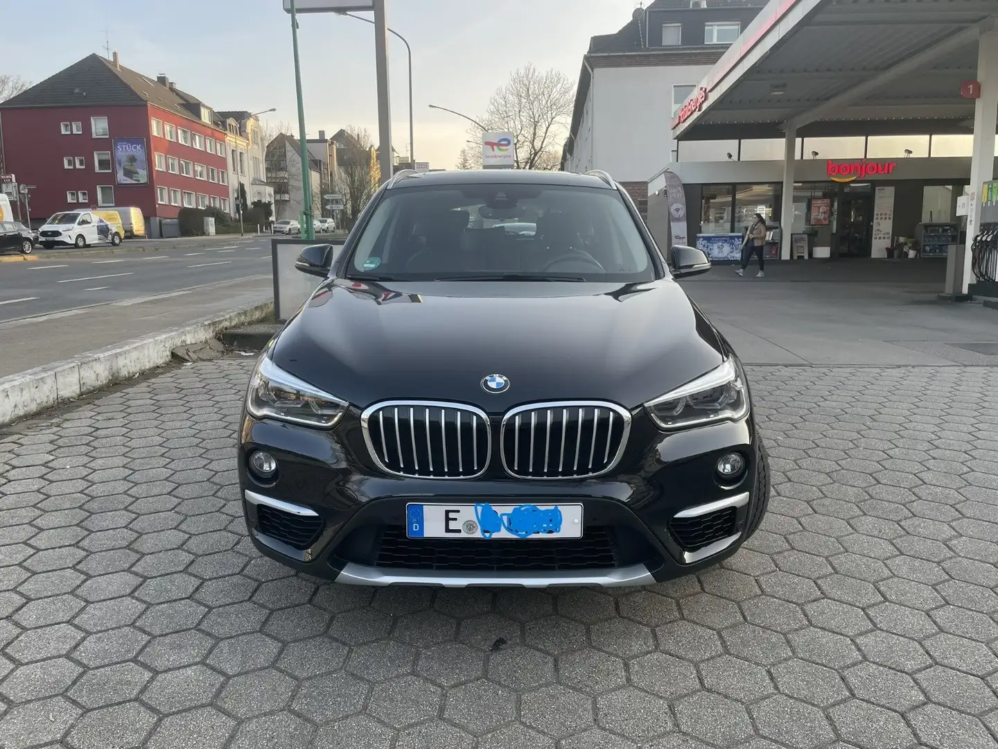 BMW X1 X1 xDrive20i Aut. xLine Schwarz - 1