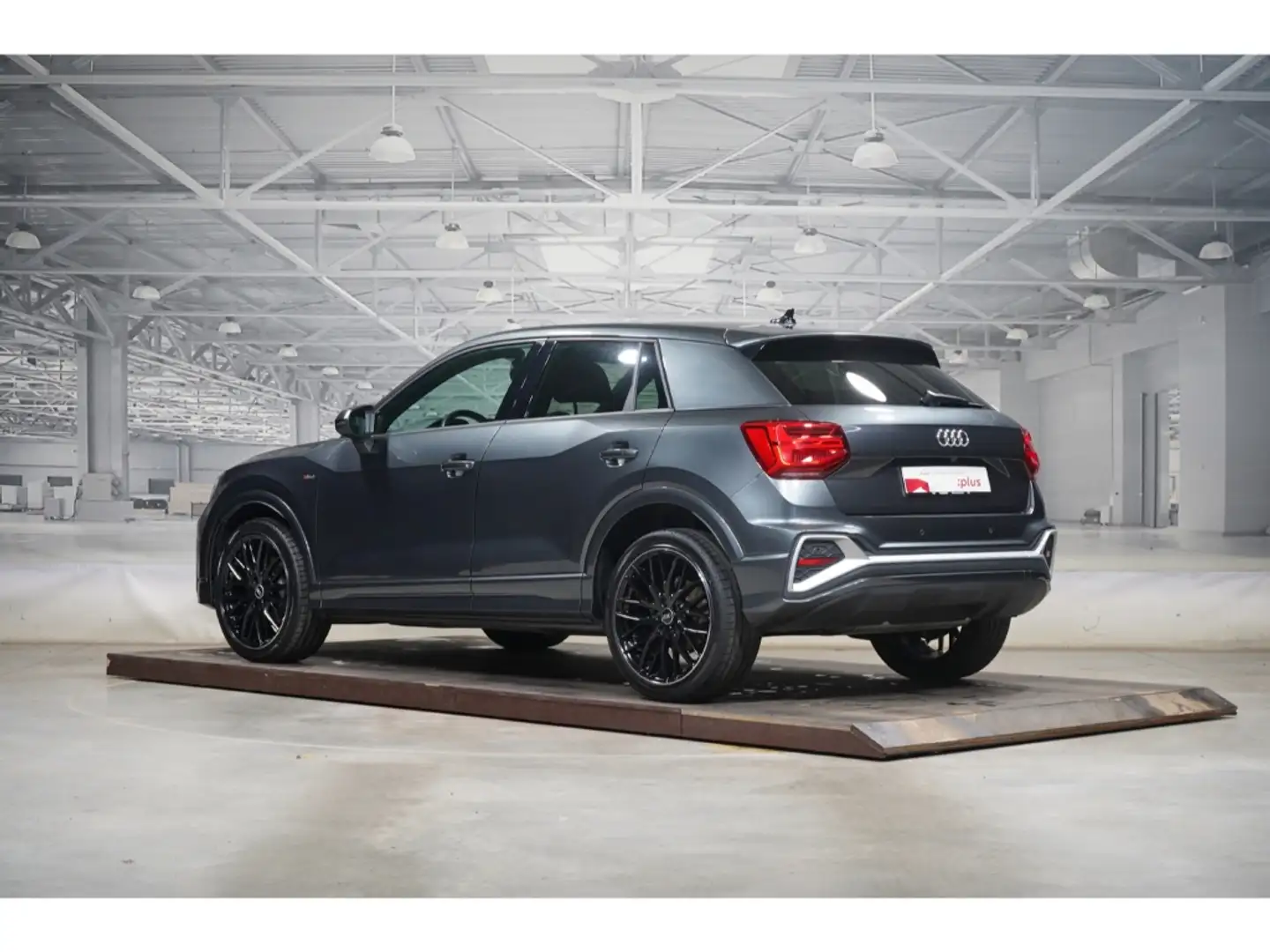 Audi Q2 S line 30 TFSI 19 Zoll B&O Matrix Kamera Grau - 2