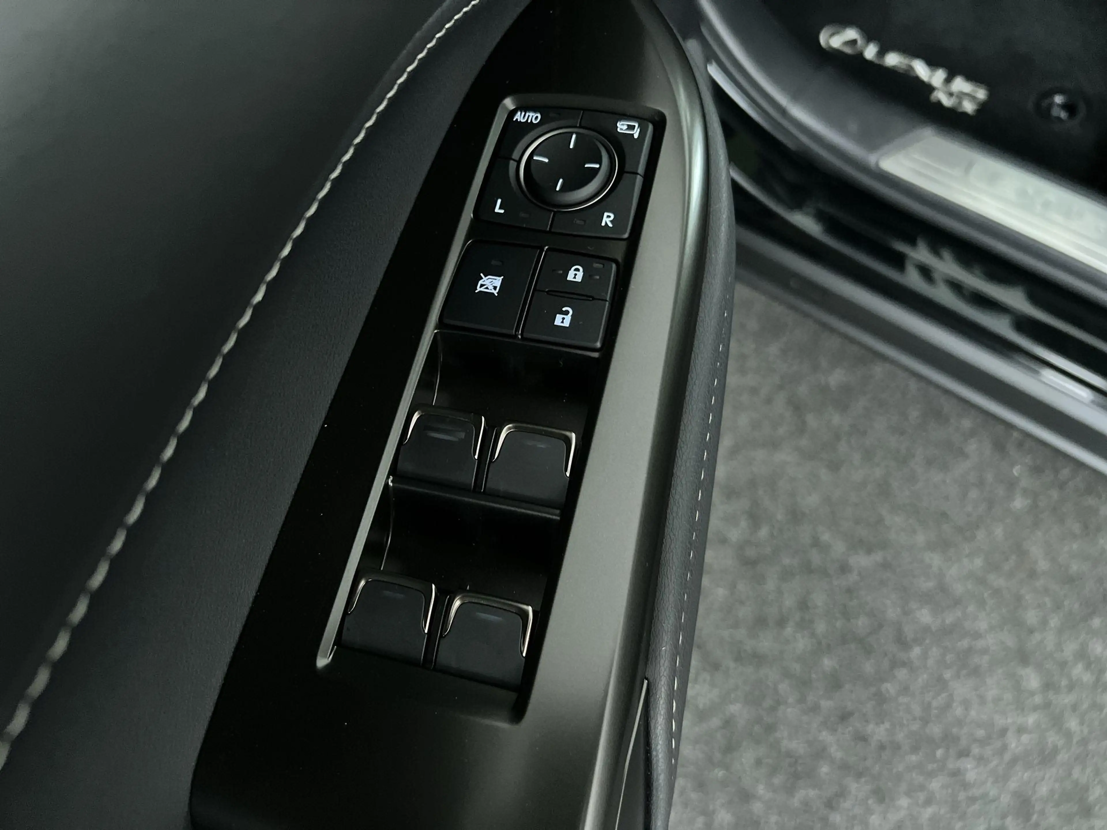 Lexus NX 450h+ AWD Luxury Line — photo 12