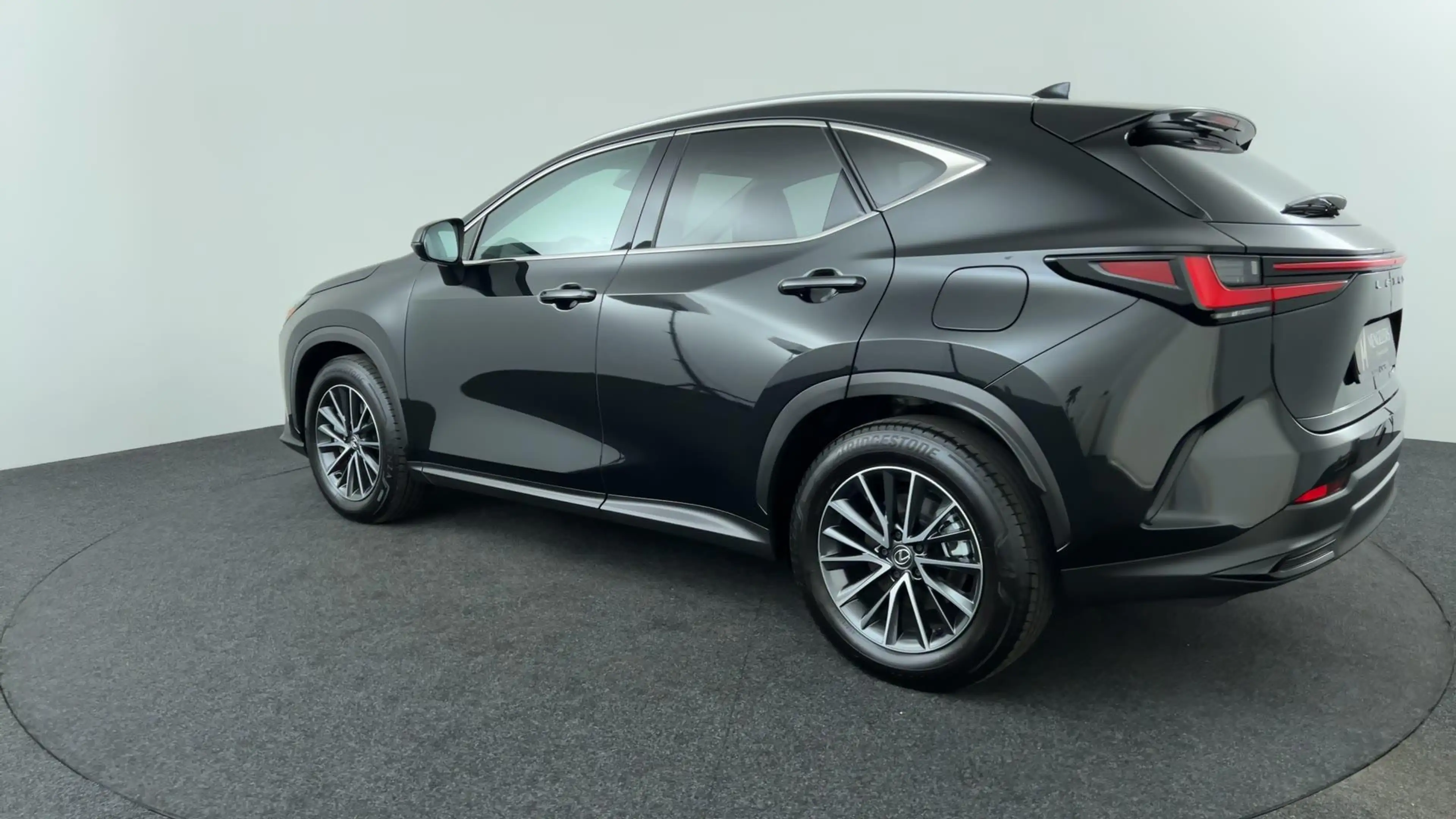 Lexus NX 450h+ AWD Luxury Line — photo 3
