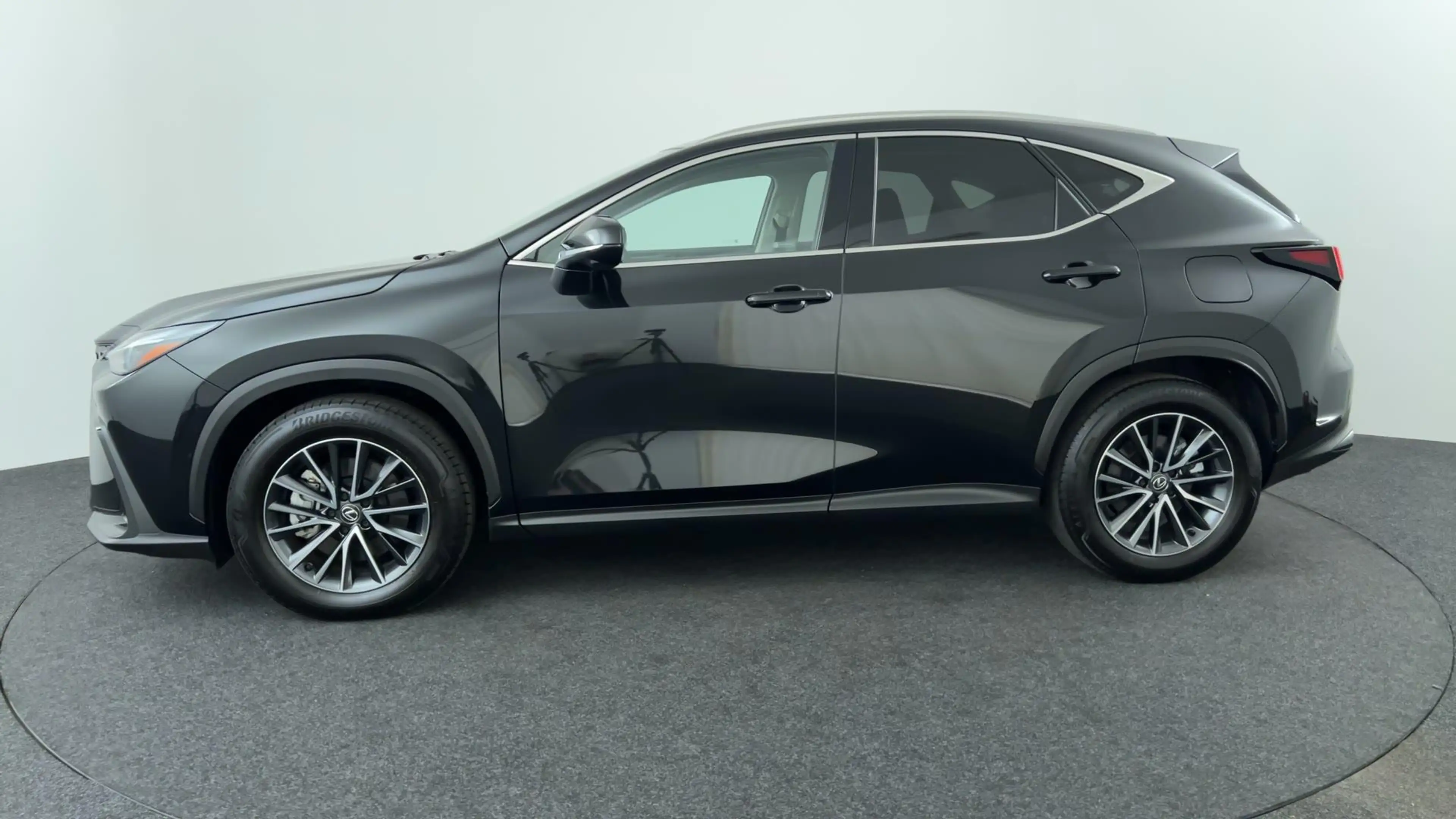 Lexus NX 450h+ AWD Luxury Line — photo 2