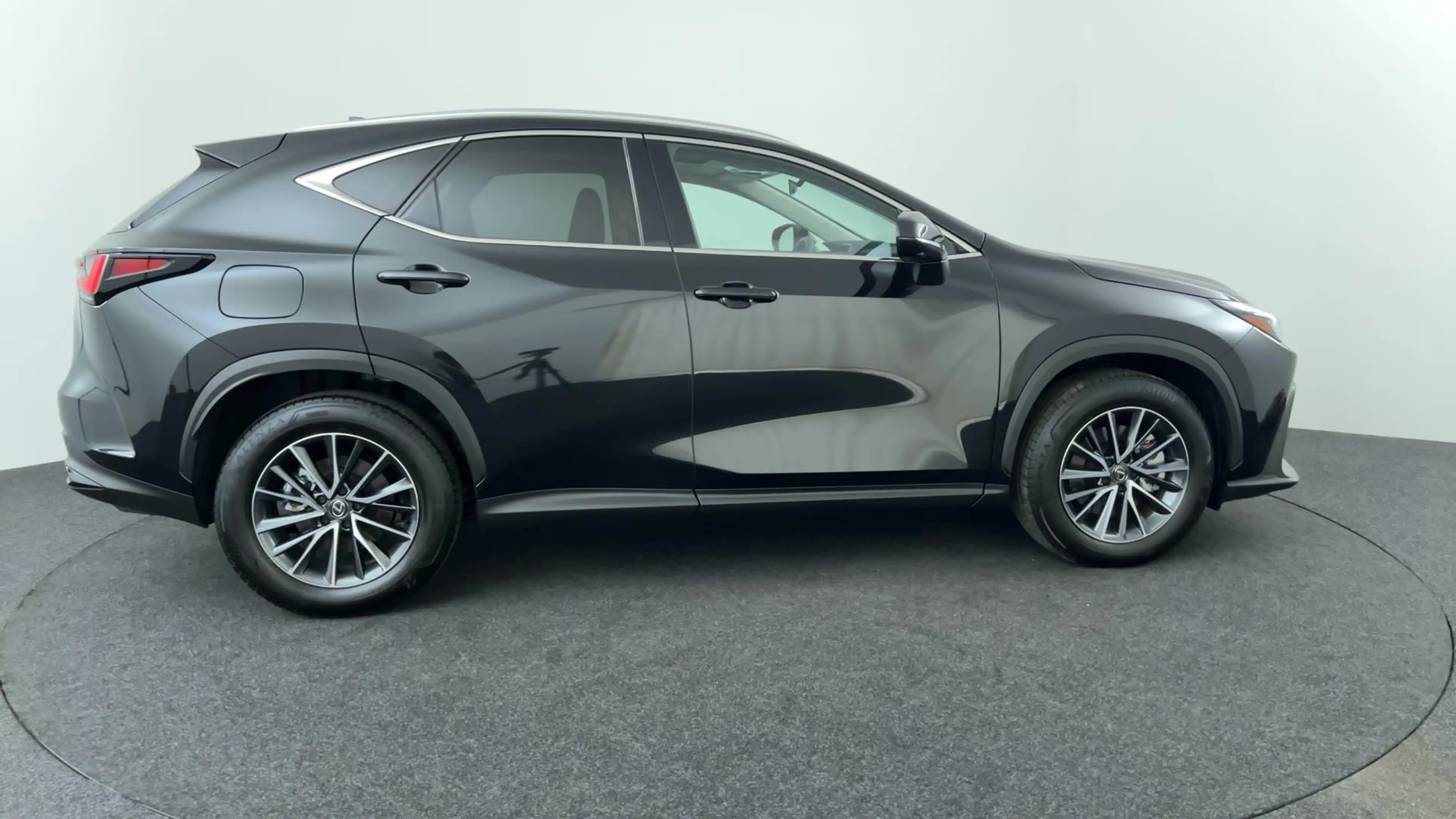 Lexus NX 450h+ AWD Luxury Line — photo 6