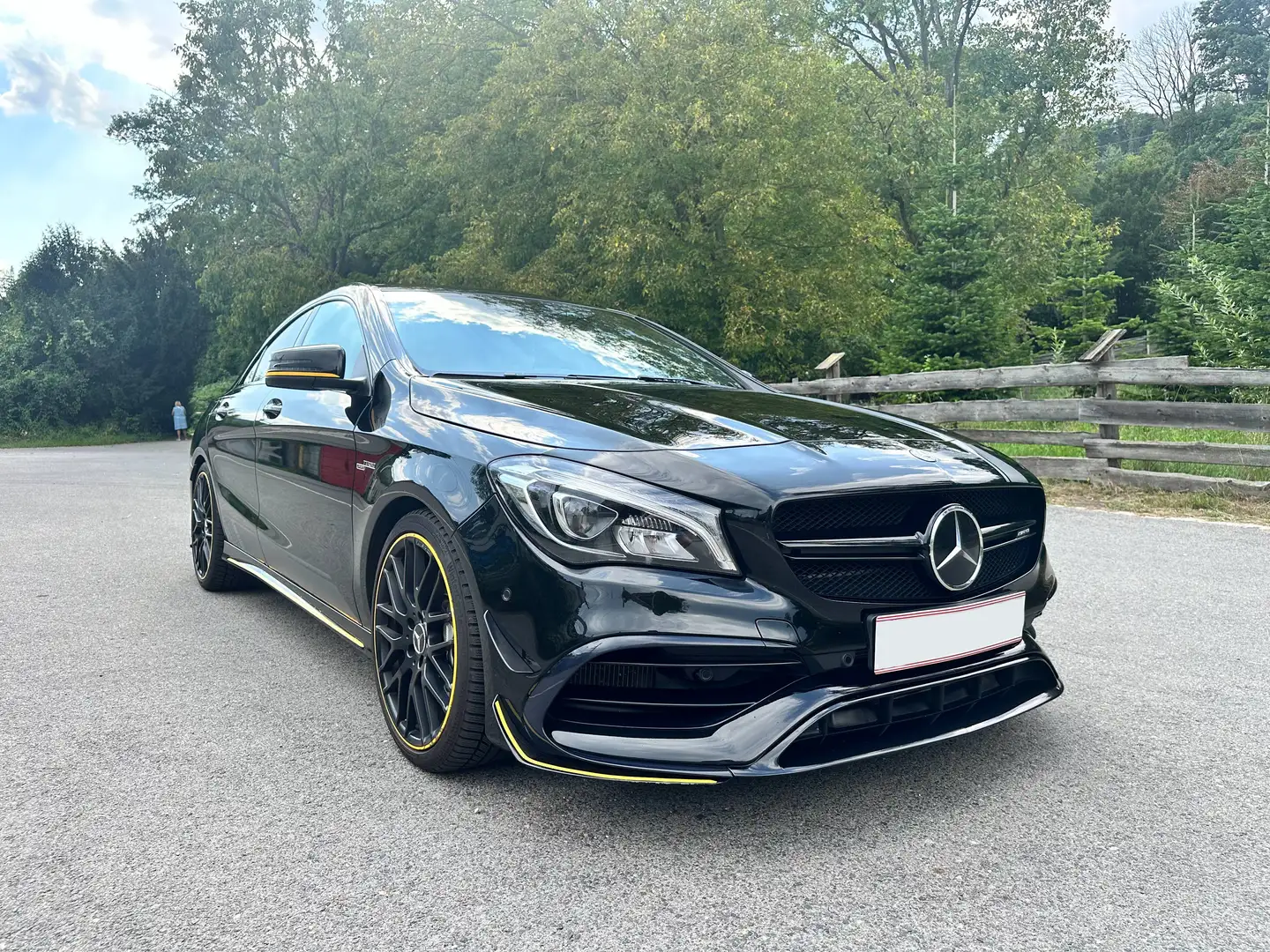 Mercedes-Benz CLA 45 AMG Mercedes-AMG CLA 45 4MATIC "Yellow Night Edition 1" - Facelift - 381 PS - original & sehr gepflegt Schwarz - 1