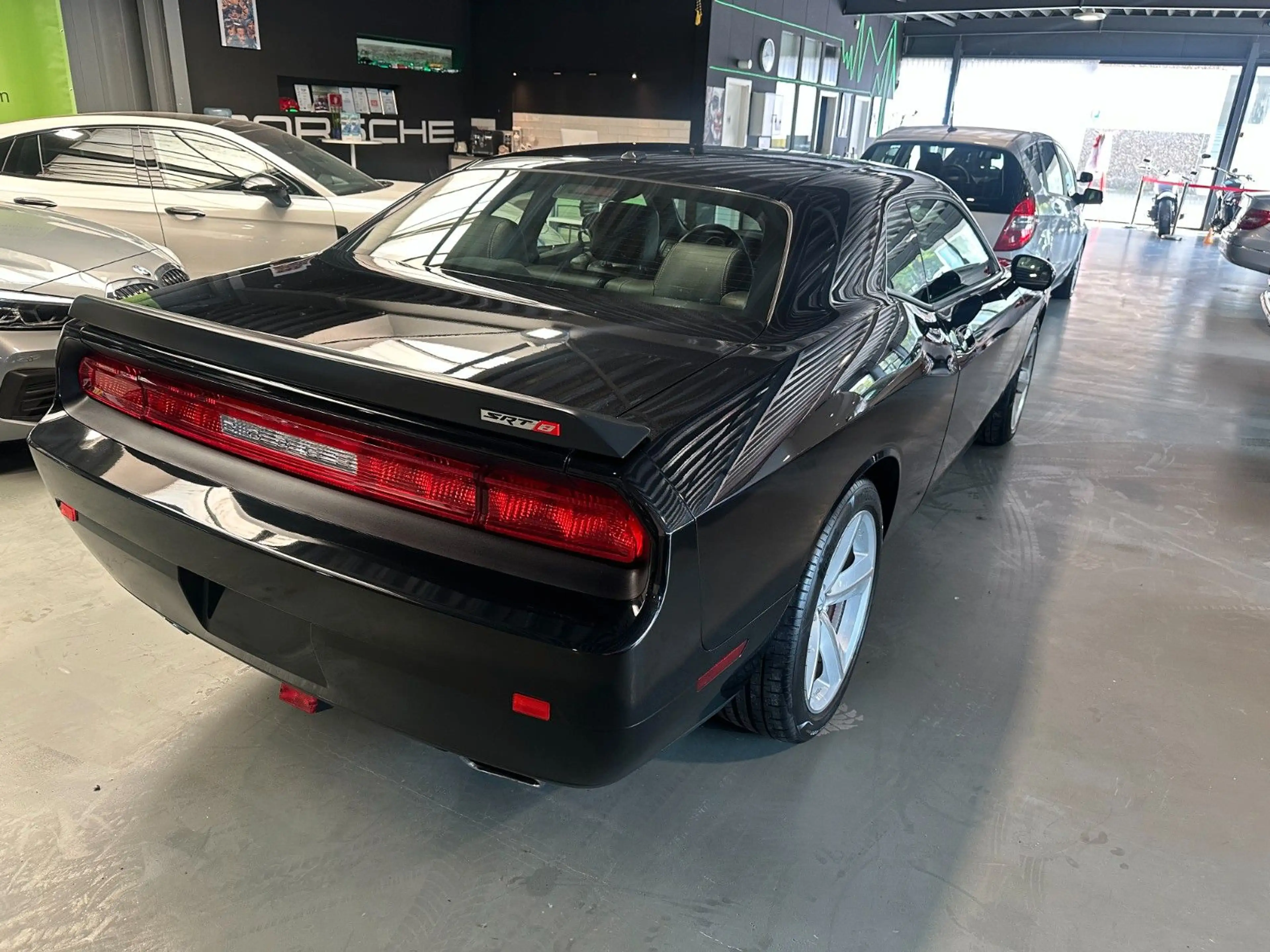 Dodge Challenger 6.1 Hemi SRT 1.Hand 12000KM Brembo — photo 5
