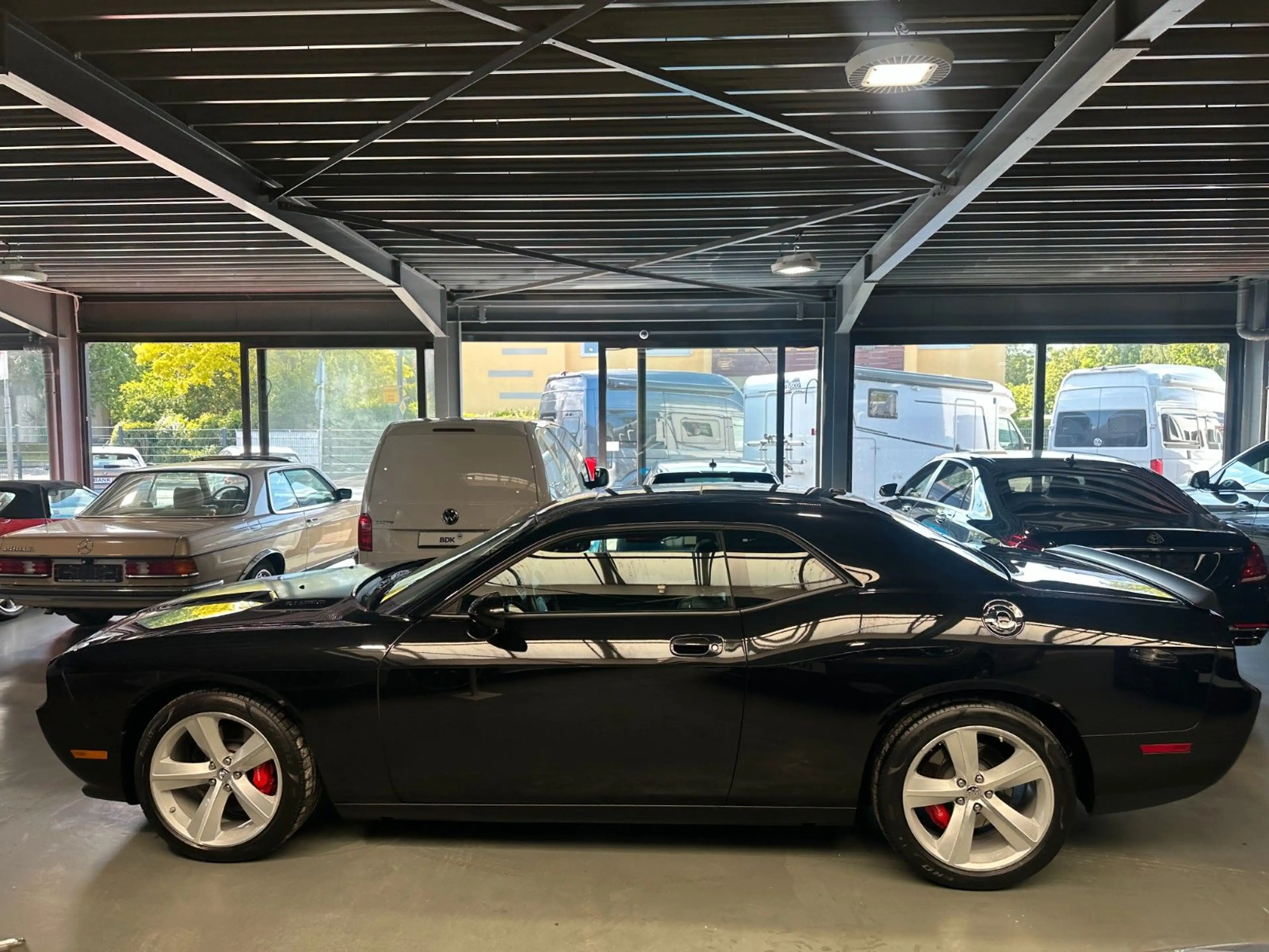 Dodge Challenger 6.1 Hemi SRT 1.Hand 12000KM Brembo — photo 2