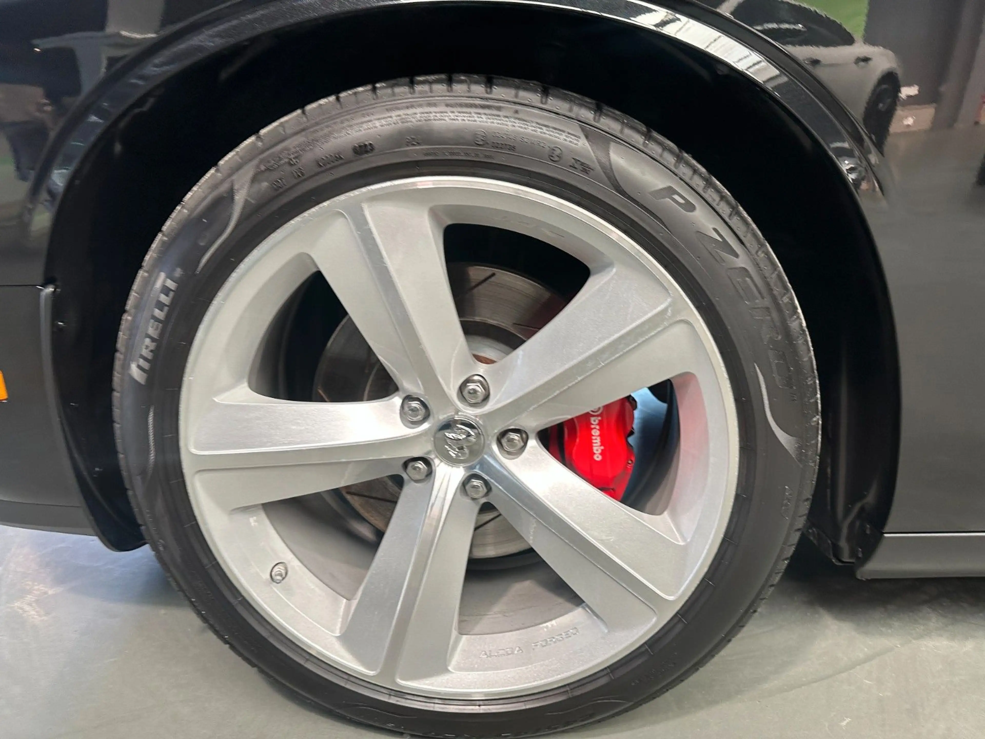 Dodge Challenger 6.1 Hemi SRT 1.Hand 12000KM Brembo — photo 9